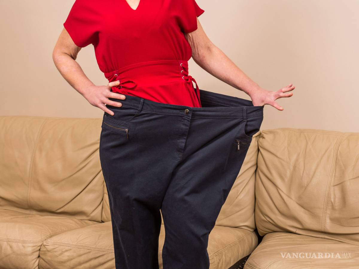 $!Mujer logró bajar la mitad de su peso después de abandonar el refresco