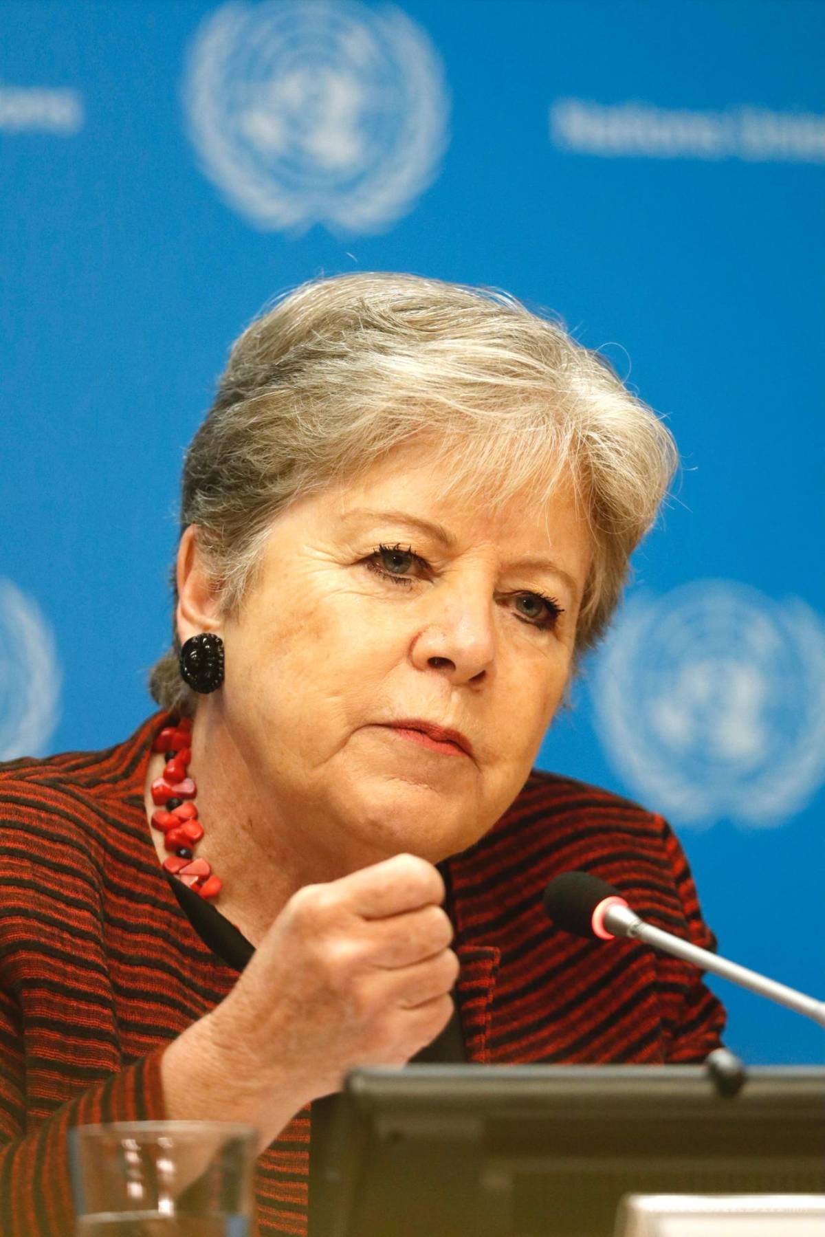 $!La canciller mexicana, Alicia Bárcena , supeditó la normalización de relaciones con España a una ceremonia de desagravios en México.