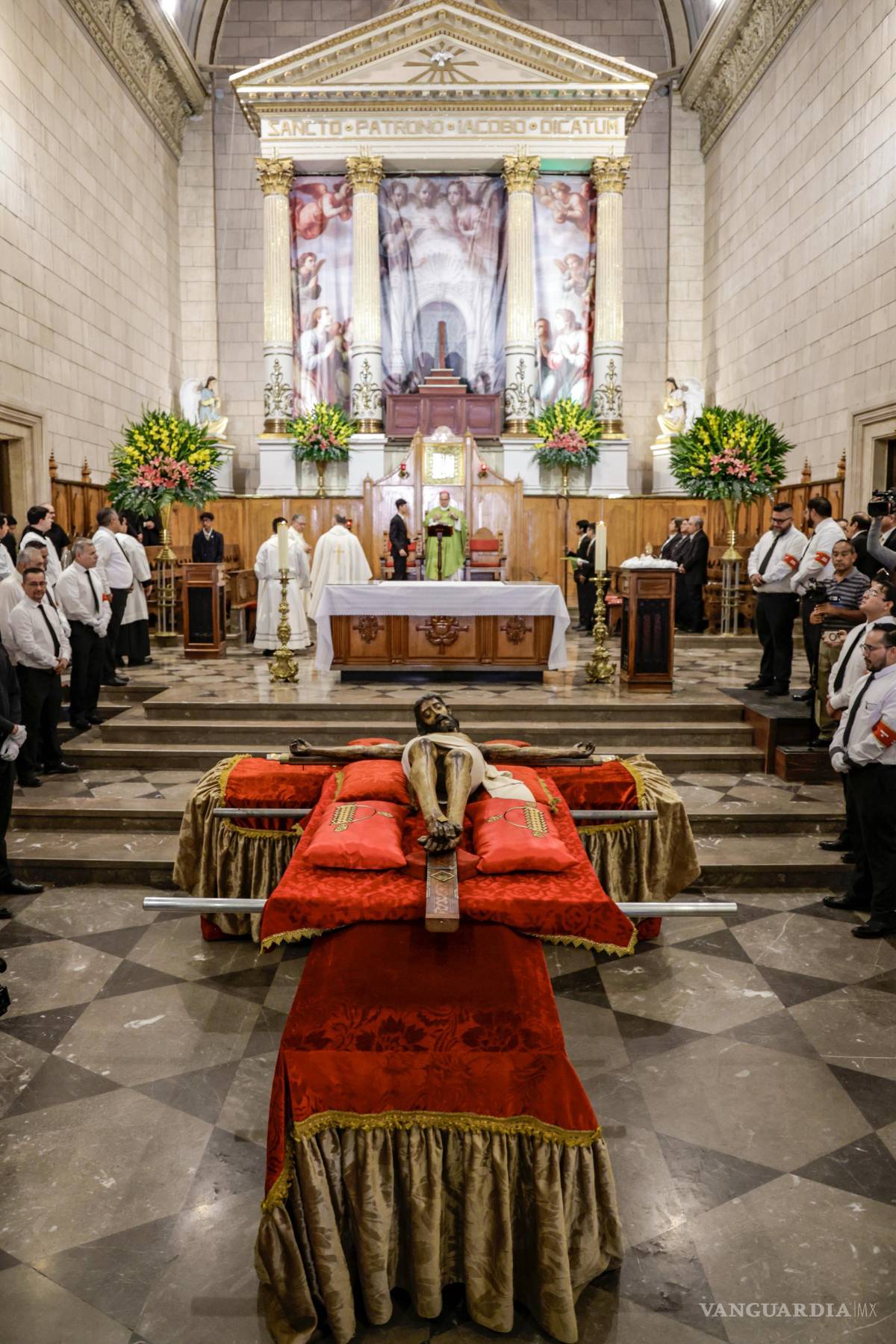 $!Devotos de diversas regiones acudieron al inicio del novenario en Saltillo.