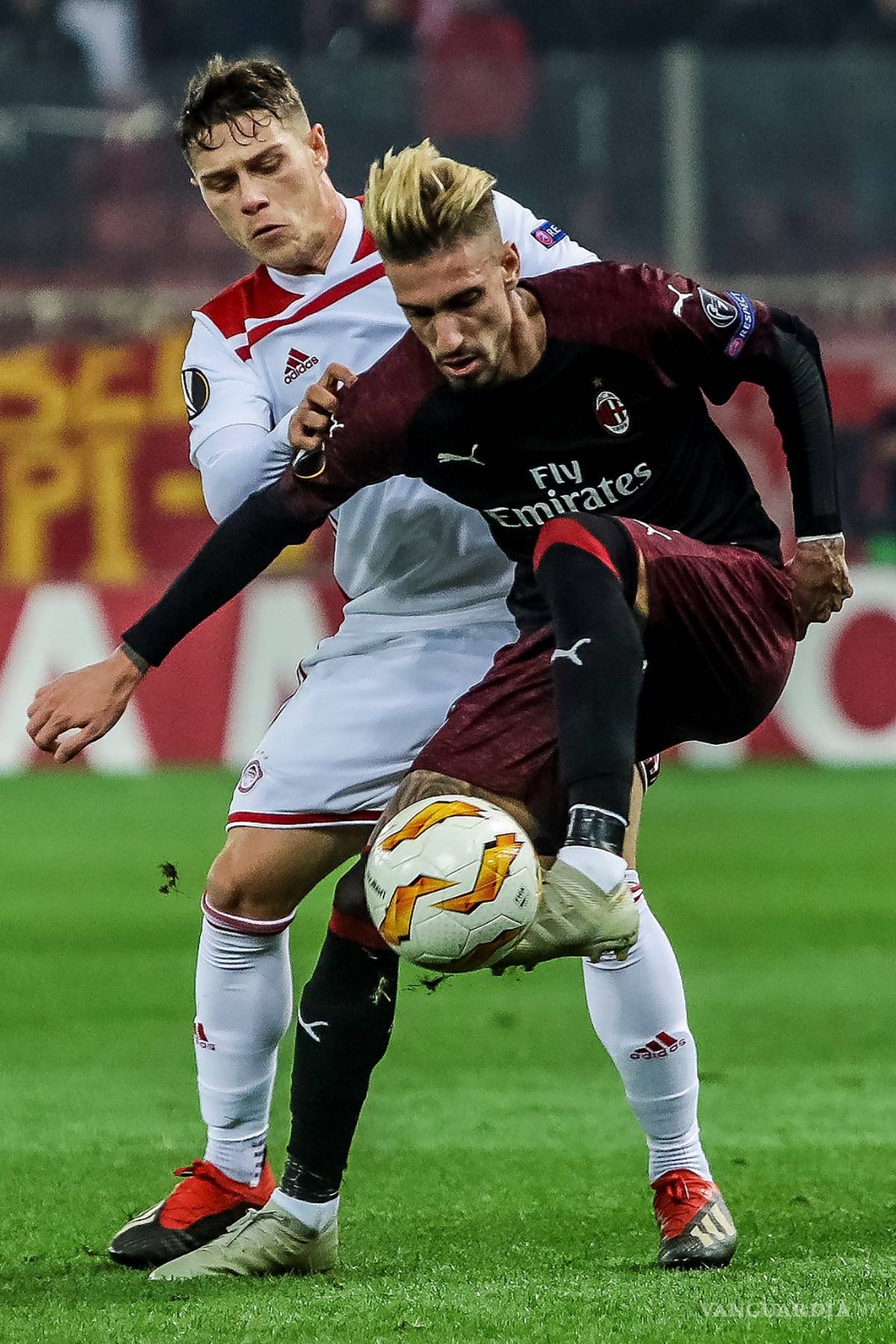 $!'Il Diavolo' se quema en el 'Infierno Griego': el AC Milan no sale de su crisis y es eliminado por el Olympiacos en la Europa League