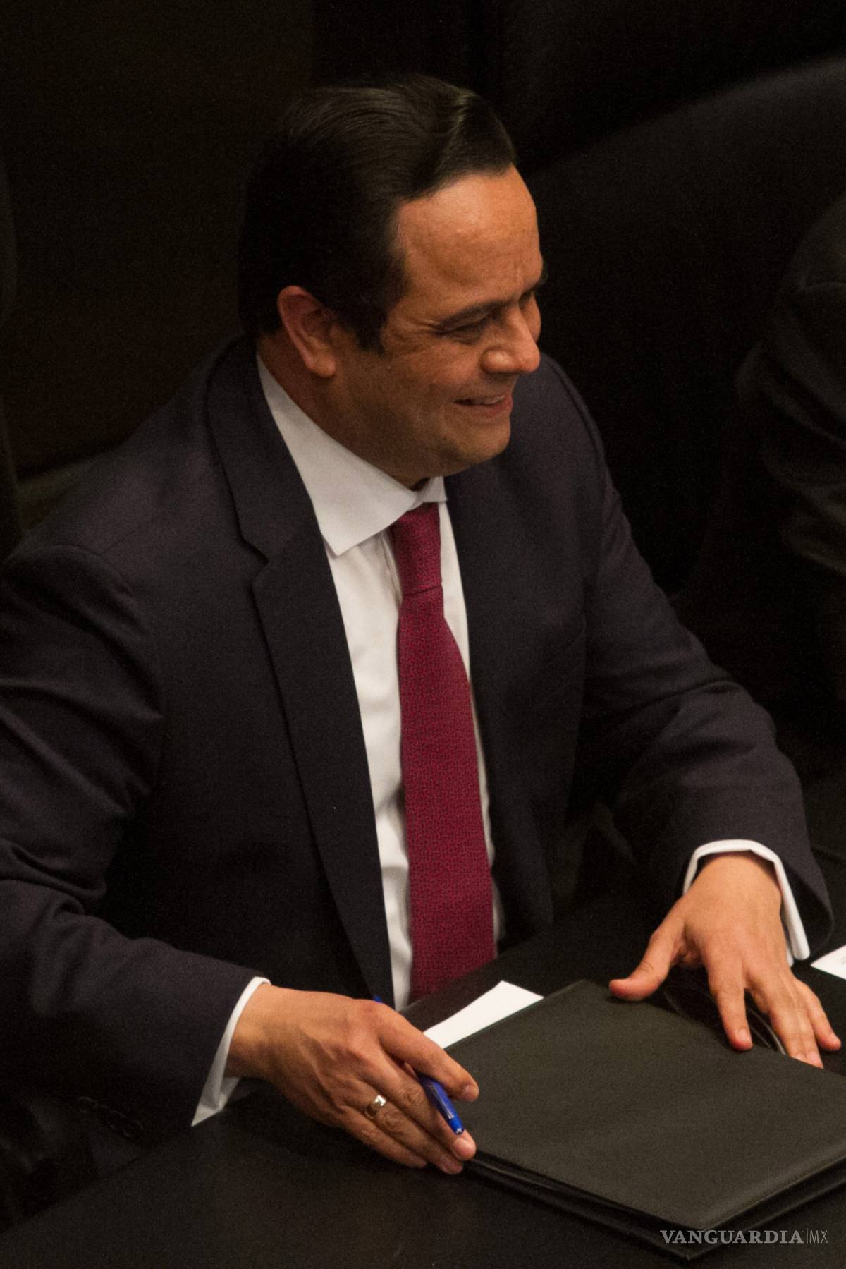 $!Inai responde a AMLO: "Falso que ganemos 300 mil pesos mensuales"