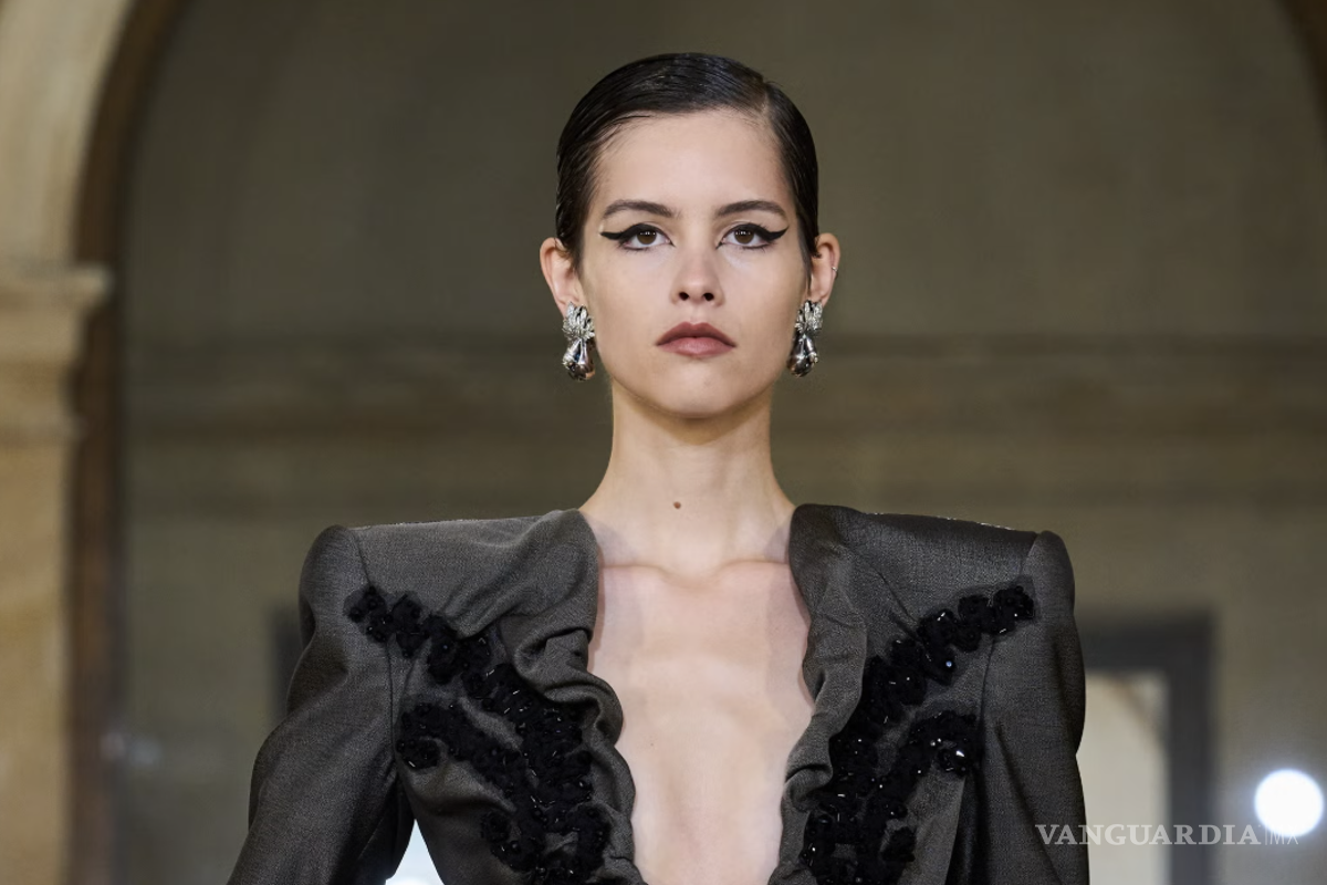 $!La diseñadora de vestuario Jacqueline Durran ha construido un universo visual donde el dramatismo, la pasión y la nostalgia se traducen en tejidos estructurados.