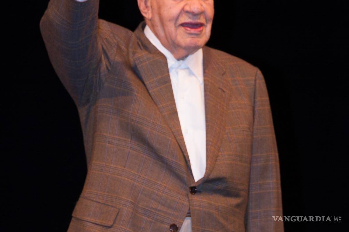 A sus 92 años, Ignacio López Tarso goza de exclusividad vitalicia en Televisa