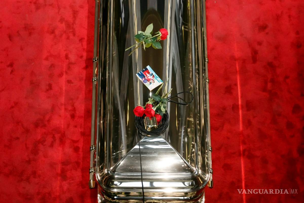 $!FOTOGALERÍA: Palacio de Bellas Artes rinde tributo al príncipe de la canción José José