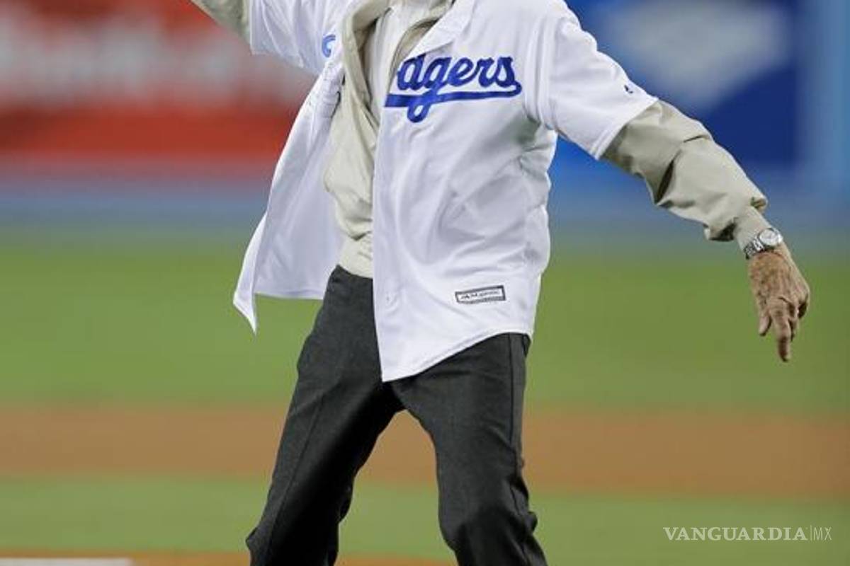 $!Stan Lee, el fanático del beisbol que hizo superhéroe al mexicano Sergio Romo