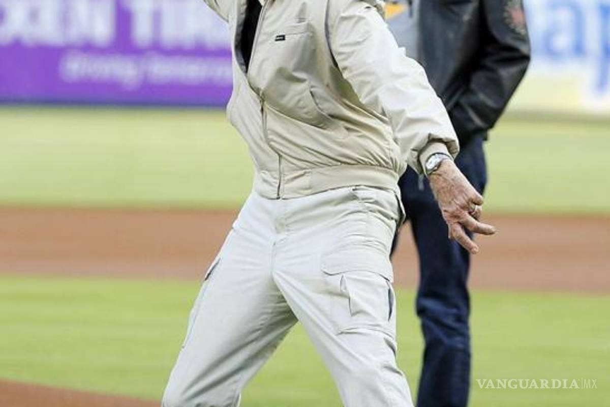 $!Stan Lee, el fanático del beisbol que hizo superhéroe al mexicano Sergio Romo