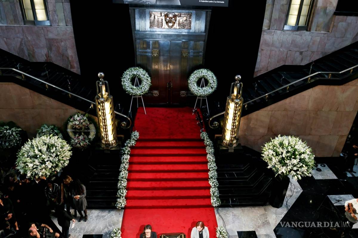 $!FOTOGALERÍA: Palacio de Bellas Artes rinde tributo al príncipe de la canción José José