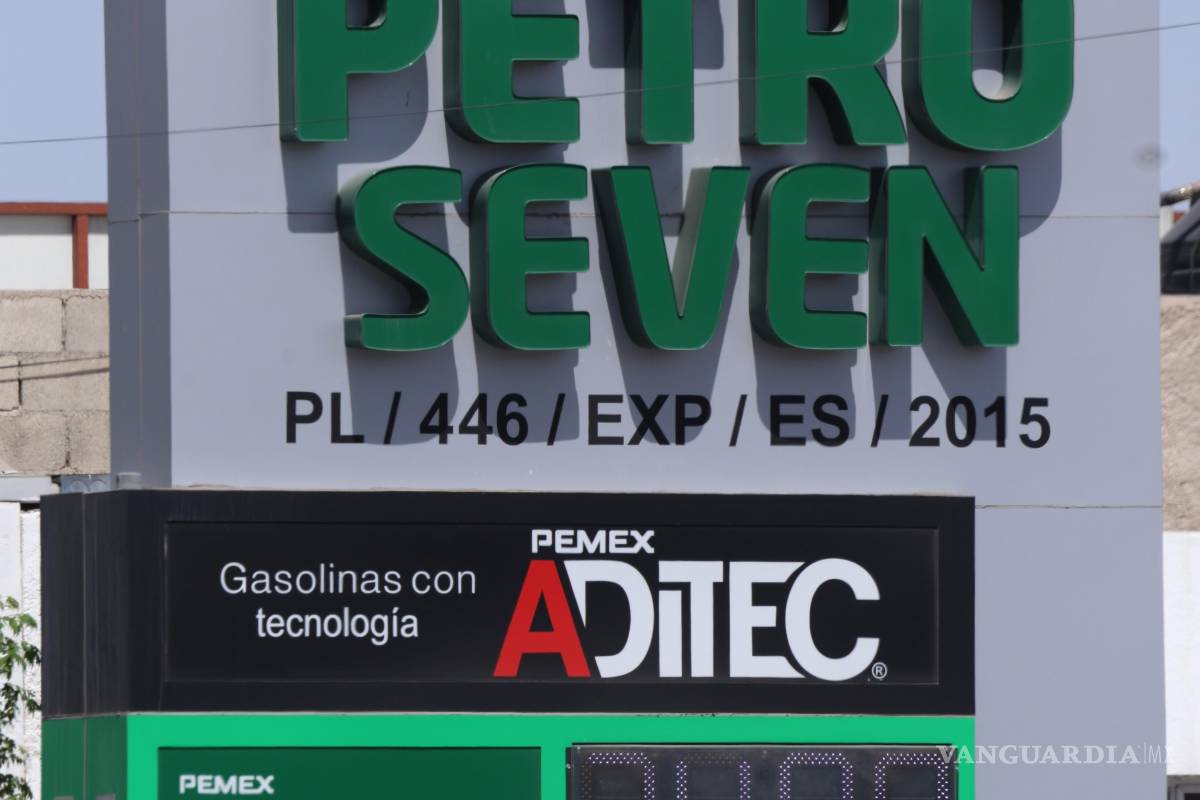 $!El titular de Profeco, Iván Escalante, señaló que factores como logística, transporte y costos de inventarios han dificultado el cumplimiento del acuerdo en Coahuila, donde el ajuste de precios avanza más lento que en otros estados.