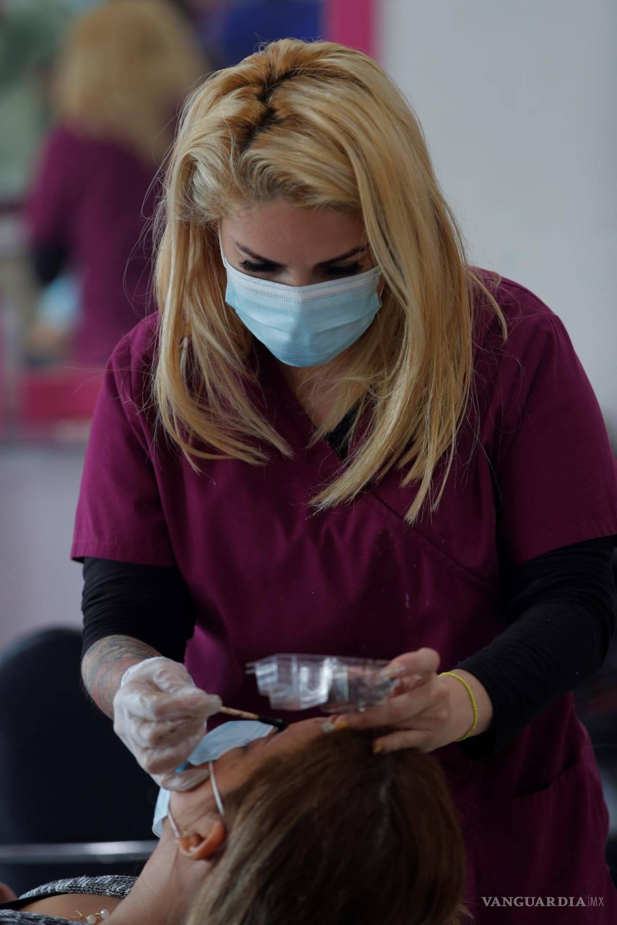 $!La belleza se adapta a los nuevos tiempos. Ahora, a través de las redes sociales... EFE/Bienvenido Velasco