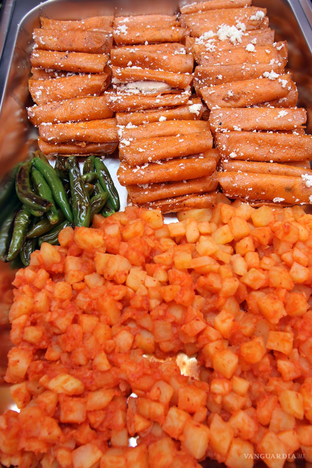 $!A celebrar a México, con unas tradicionales enchiladas