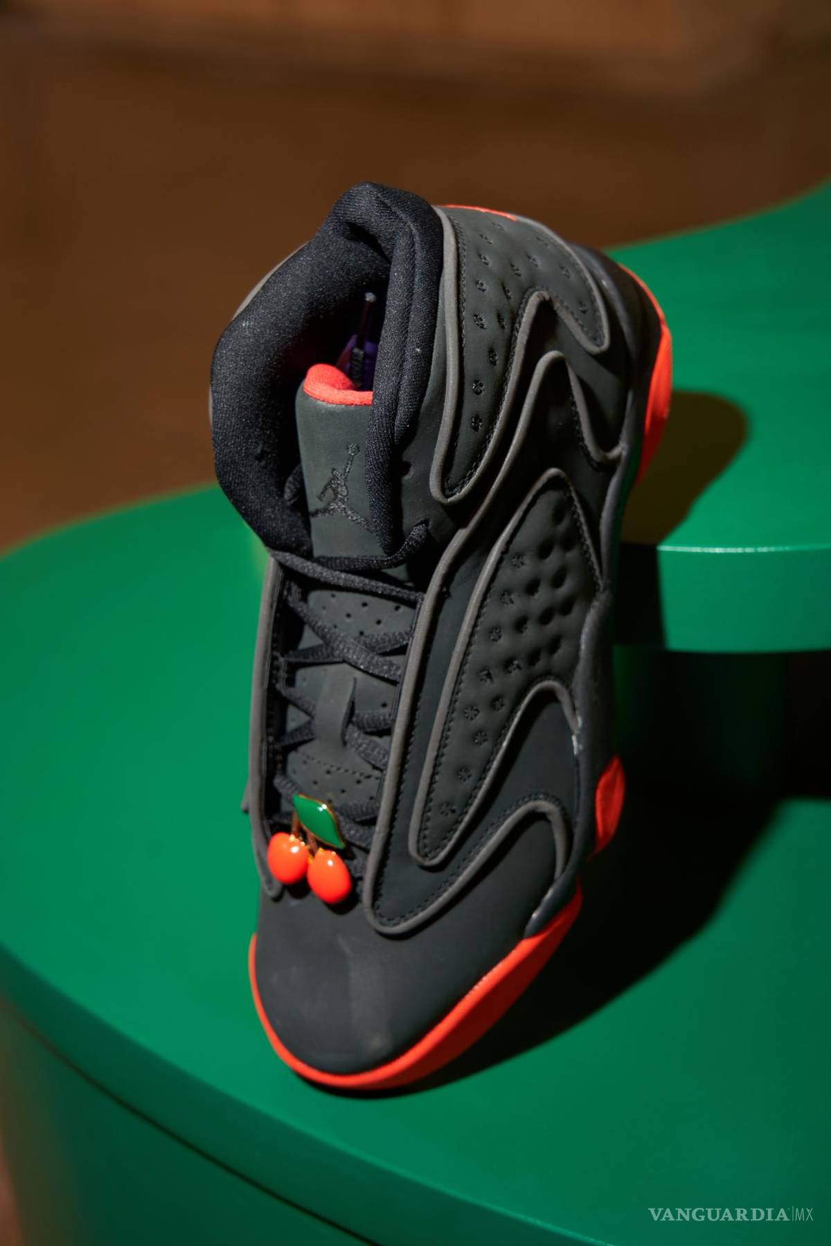 $!Tenis Nike diseñado por Melody Ehsani.