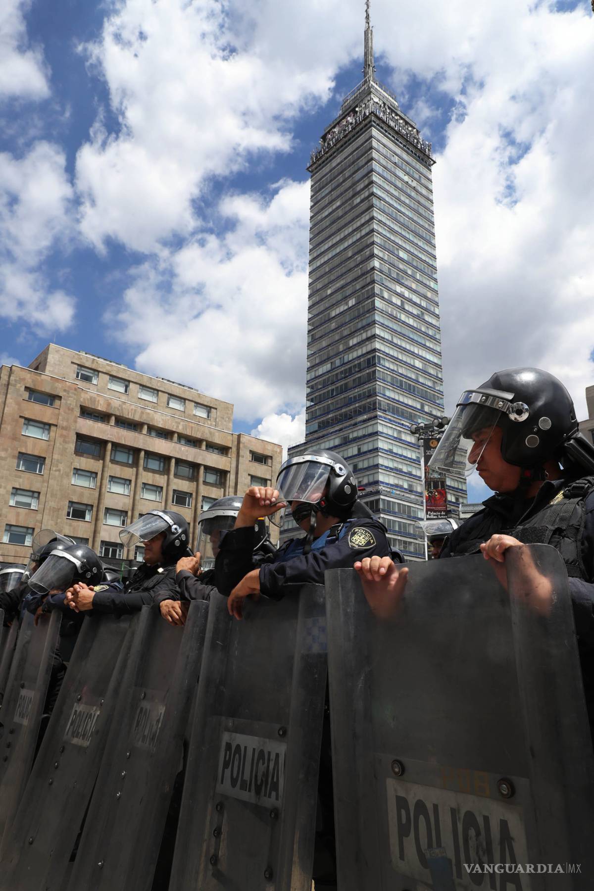 $!'Legión Holk' se manifiesta en calles de la CDMX