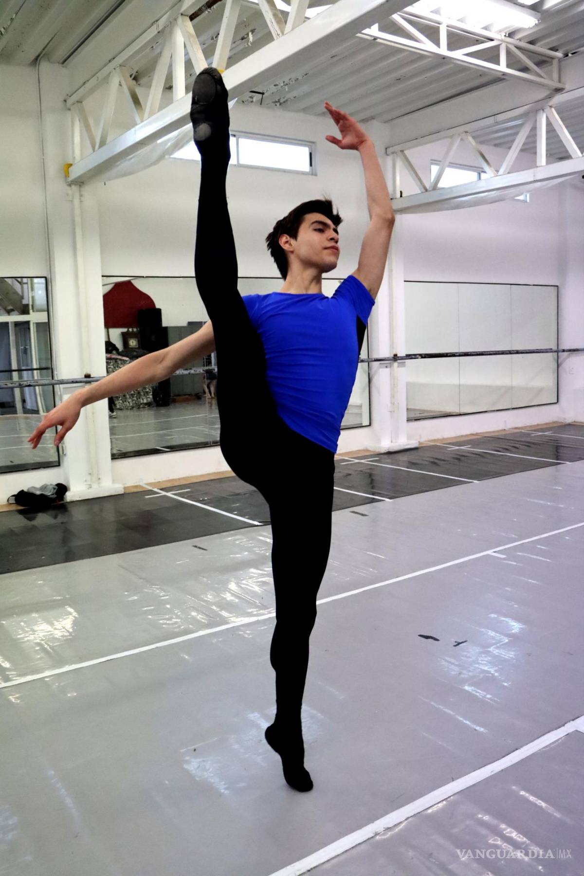 $!23 de febrero del 2022 Vmas Ya están en el sistema Quay con el nombre de Said González Danza Reportero Mauro Marines Entrevista con el bailarín de ballet Said González realizada en la Escuela de Danza Profesional, en la calla de General Cepeda, para la sección cultural de VMas. 70f aaa. Charla con Said González bailarín de ballet clásico.