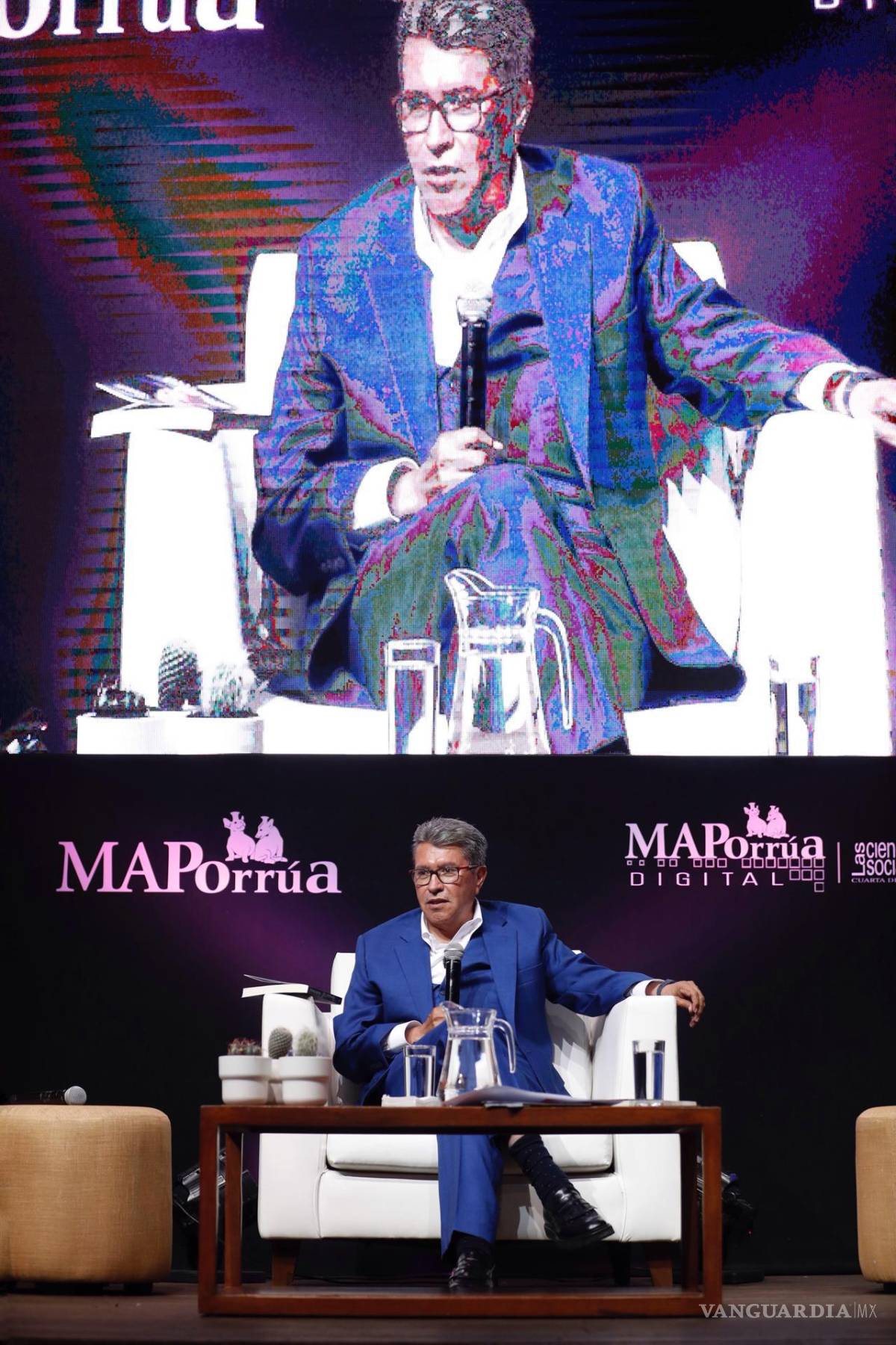 $!El aspirante a la candidatura presidencial por el Movimiento Regeneración Nacional (Morena), Ricardo Monreal habla durante la presentación de su libro.