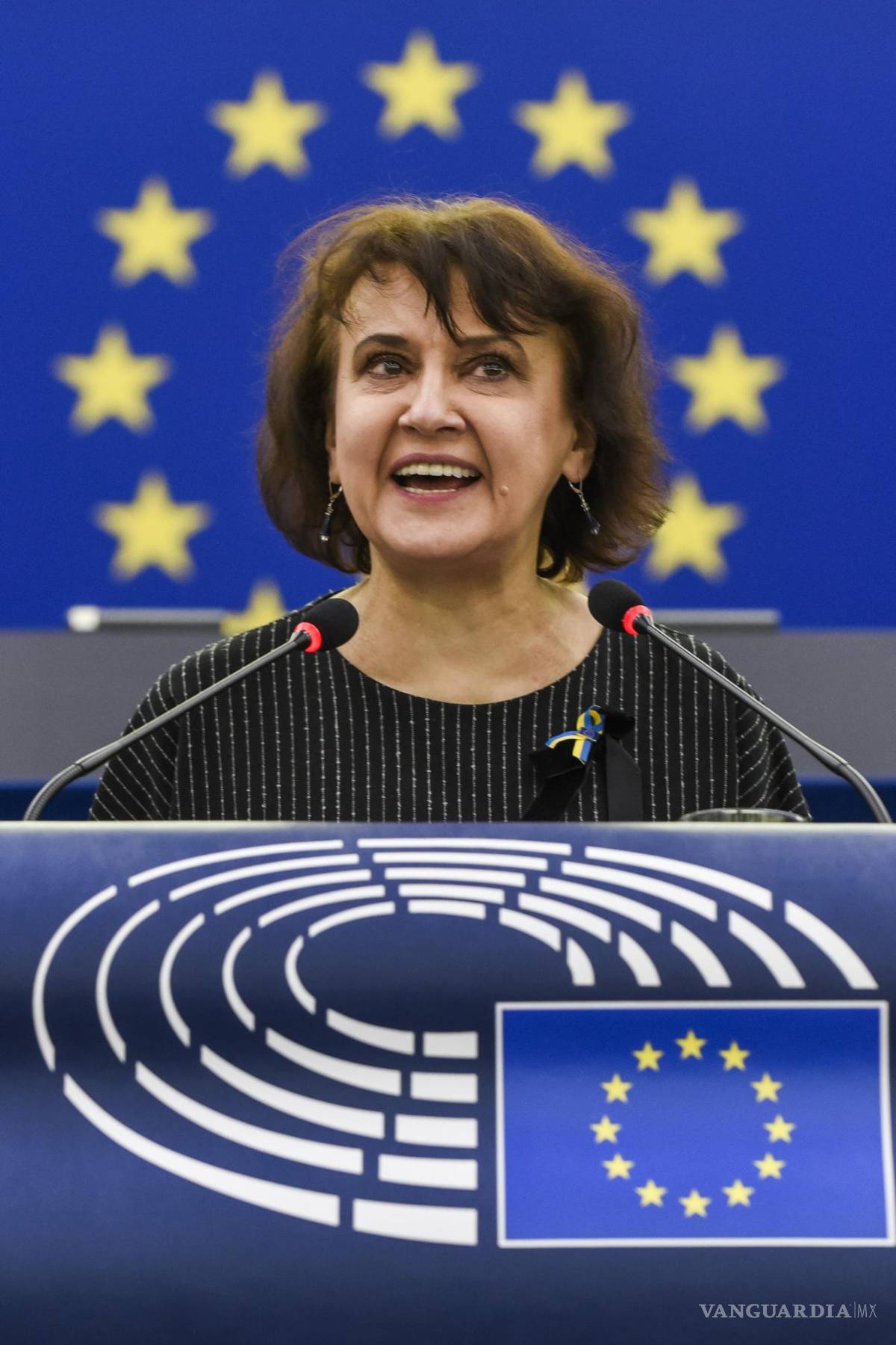 $!La novelista ucraniana Oksana Zabuzhko habla en el Parlamento Europeo para conmemorar el Día Internacional de la Mujer. AP/Pascal Bastien