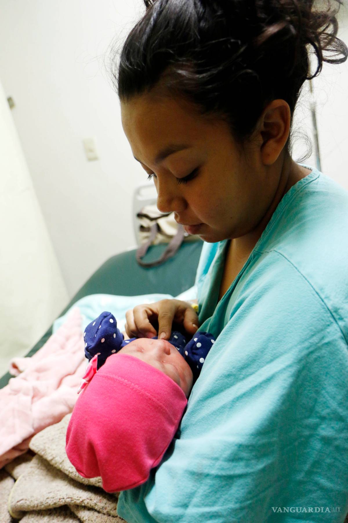 $!¡Es niña! el primer bebé que nació en Saltillo en 2020