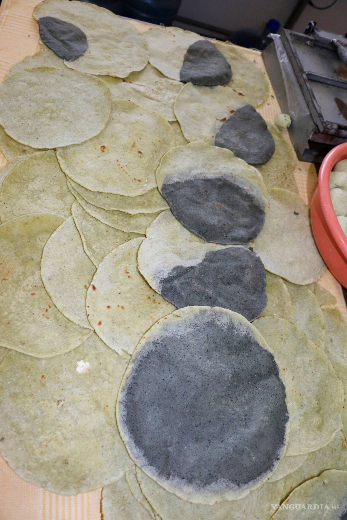 $!Placer culinario: Venden en Saltillo las “Tortillas eclipsadas”