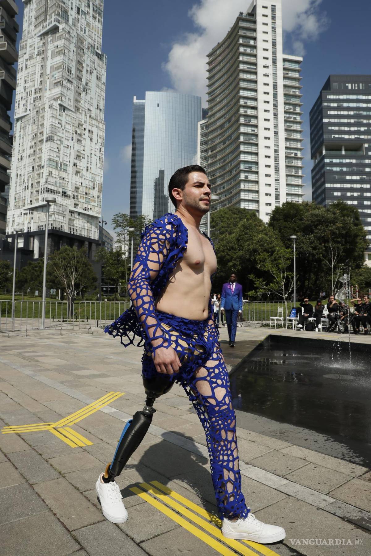 $!Un modelo durante el All Inclusive Runway en el Parque La Mexicana en Ciudad de México (México).