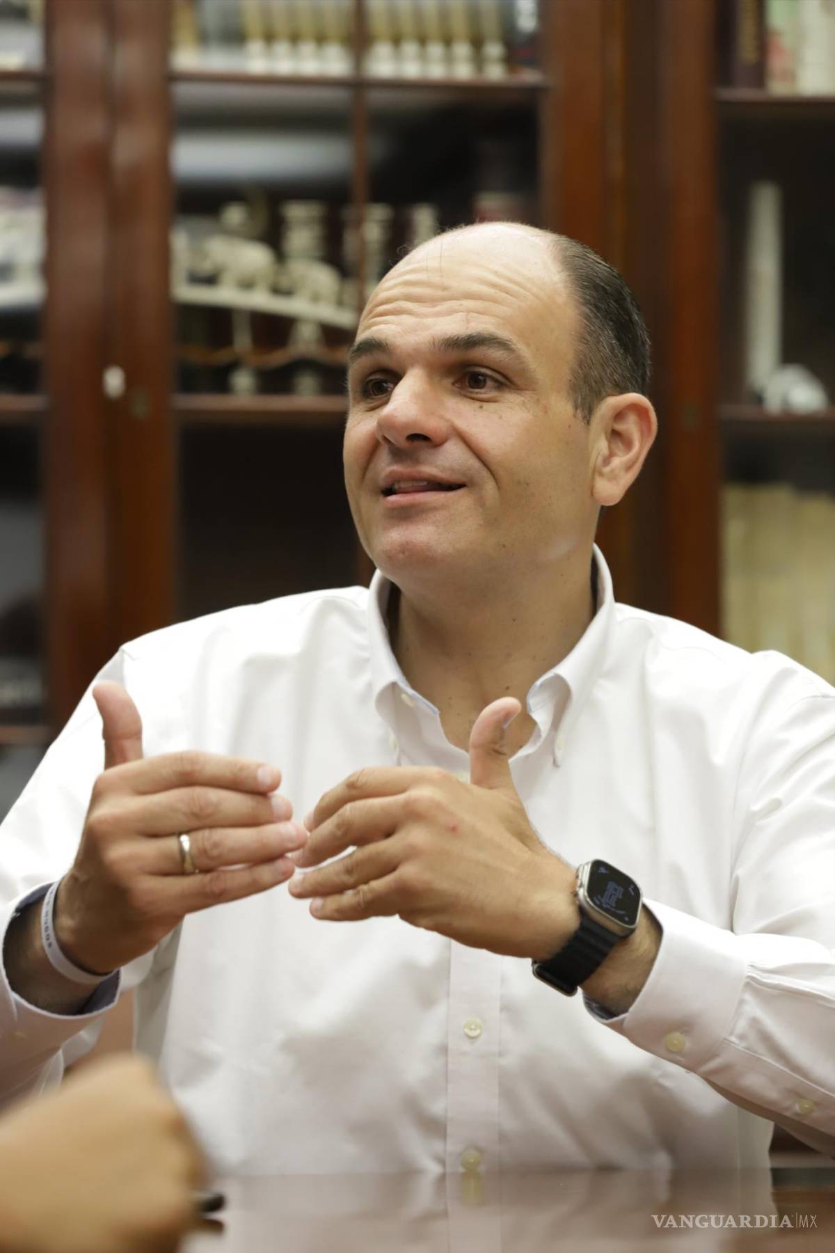 $!El diputado federal Jericó Abramo considera que hay que adelantarse al crecimiento que vendrá con Tesla.