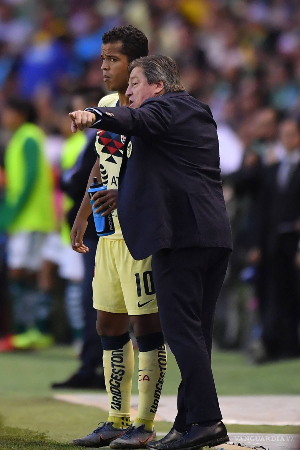 $!'Dice me duele y me duele y de ahí no lo sacas'; 'Piojo' Herrera explota contra Gio dos Santos y sus lesiones