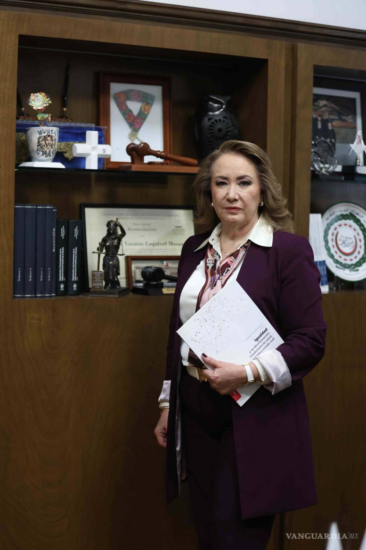 $!La ministra de la SCJN, Yasmín Esquivel Mossa no ve riesgo alguno si se hace una elección de aspirantes certificada, con exámenes de control y confianza.