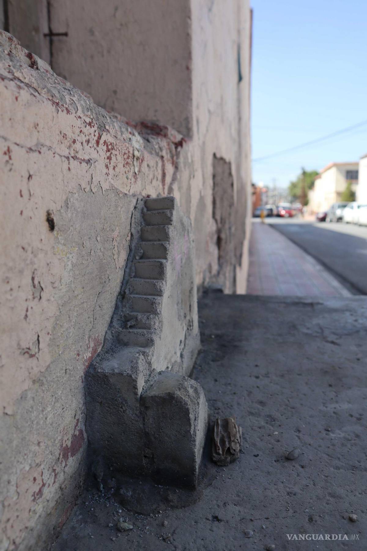 $!Escaleras creadas por un artista urbano local.