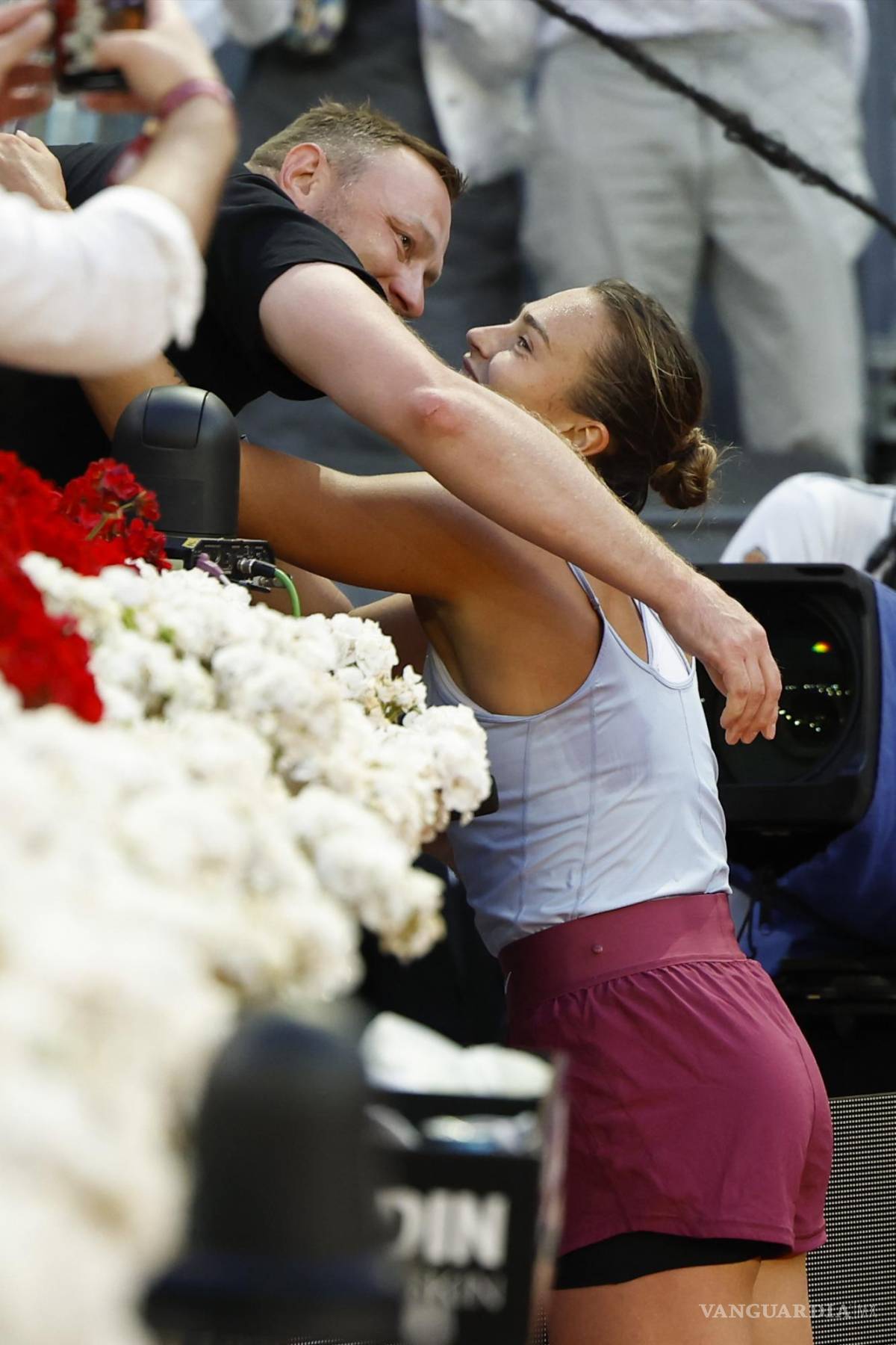 $!Aryna festejó su segundo título en Madrid con su pareja.