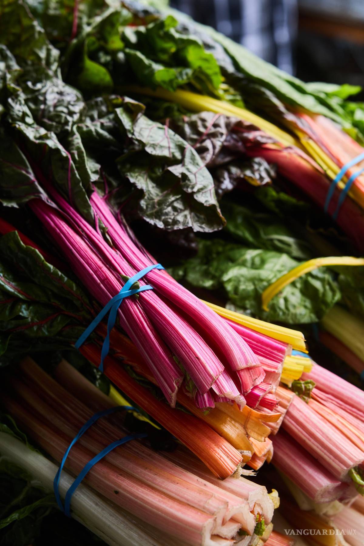 $!Pequeñas pero potentes: las coles de Bruselas salteadas o tostadas aportan vitamina C, vitamina K y compuestos antioxidantes que protegen la salud.