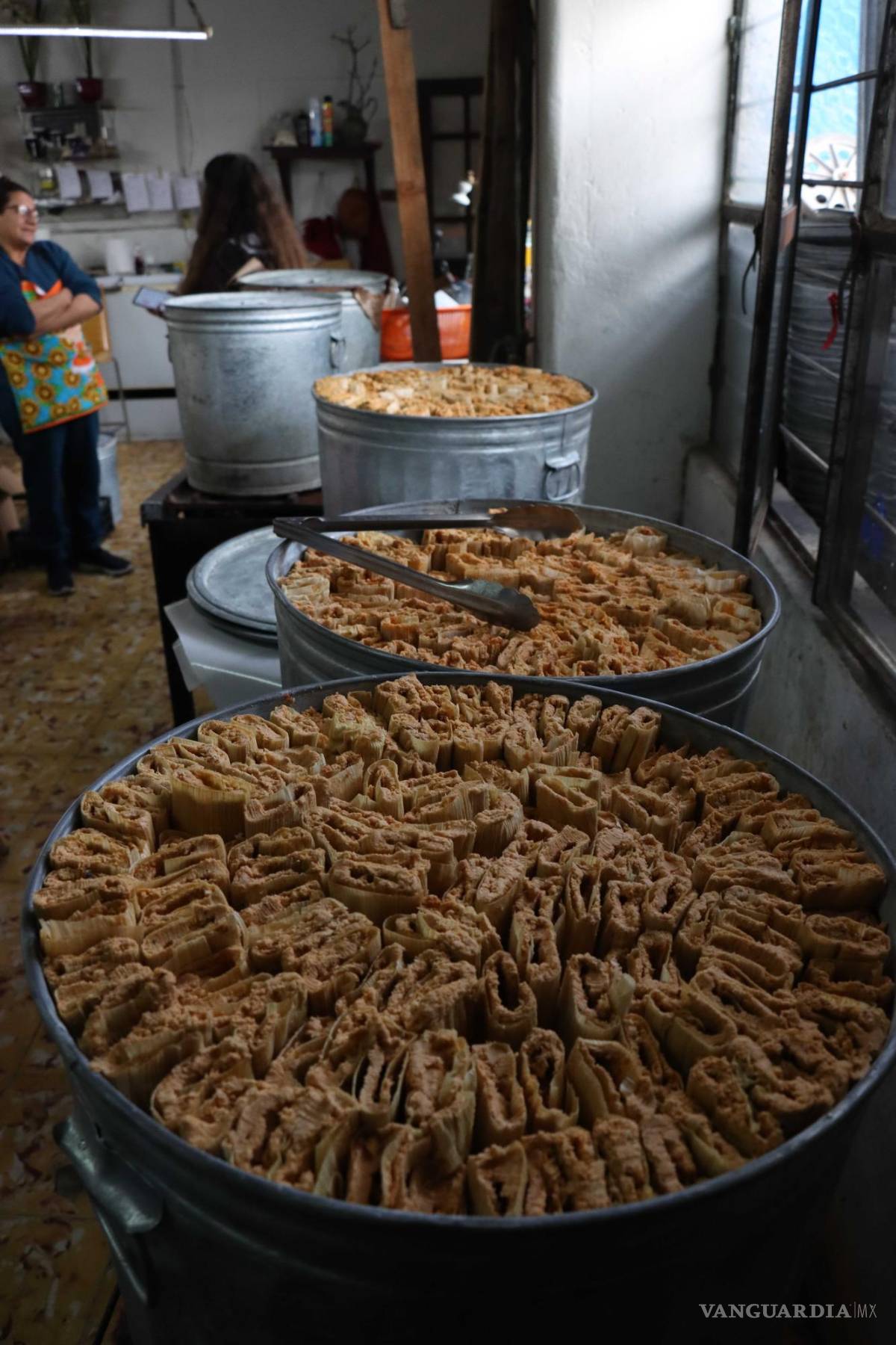 $!Hace 50 años, recuerda doña Paty, la docena de tamales costaba 12 pesos porque era muy barato hacer tamales.