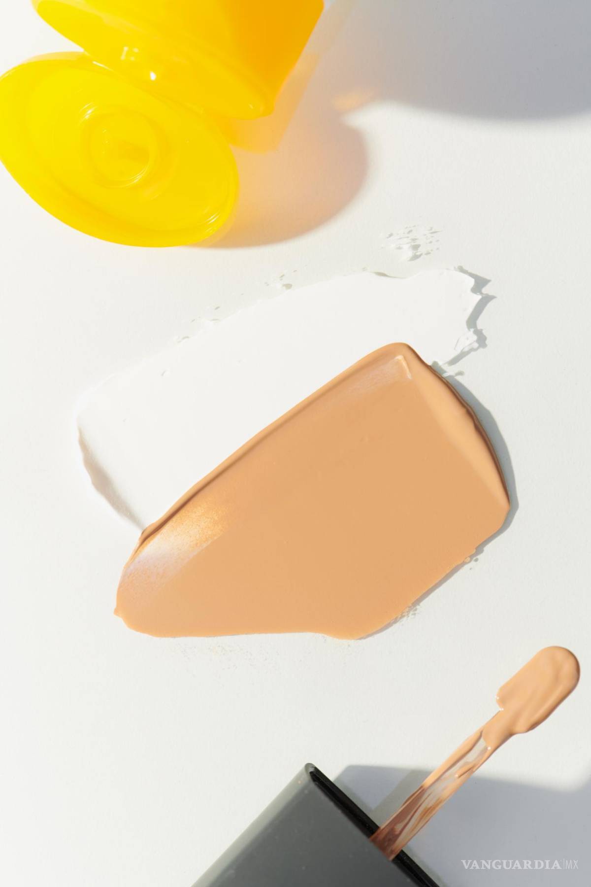 $!Imagen ilustrativa sobre la mezcla del maquillaje y el protector solar.