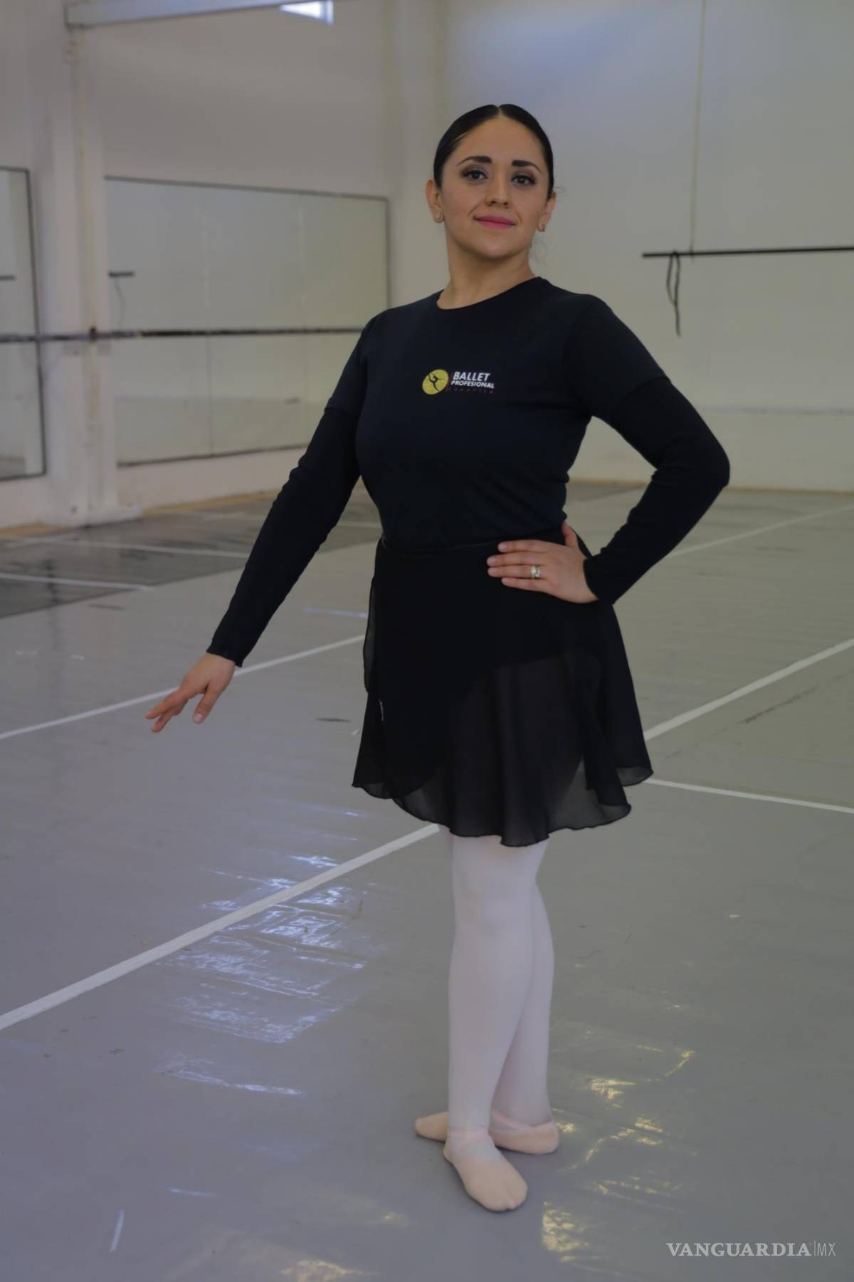 $!Saltillo, Coah. Mex. 21 de diciembre del 2021 Entrevista con la maestra de danza Ana Luisa Martinez Plascencia, en la Escuela de Danza profesional de Coahuila