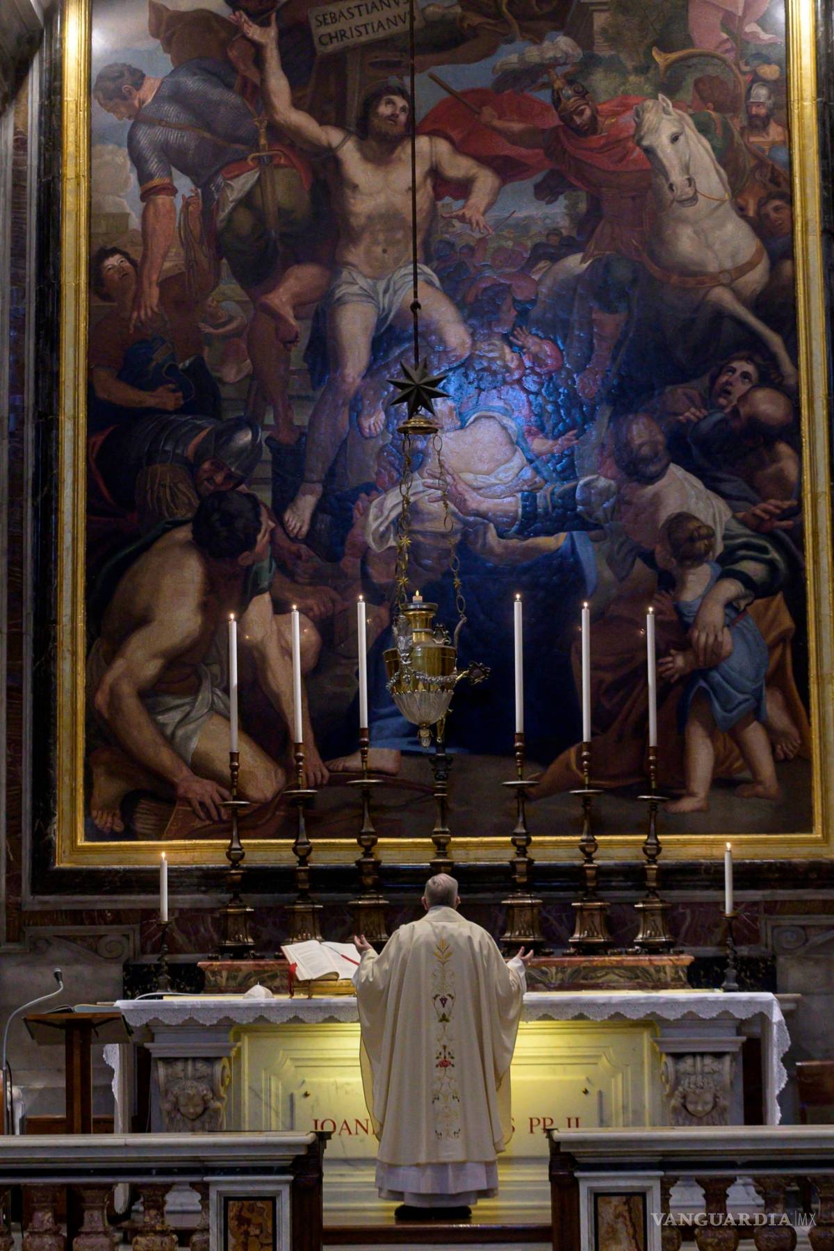 $!El papa Francisco celebra con una misa el centenario del nacimiento de Juan Pablo II con fieles