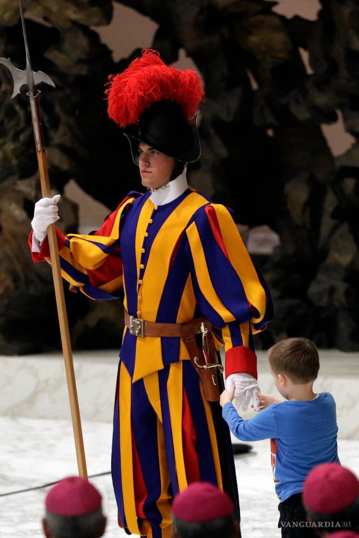 $!Cuando la inocencia de un niño toma el control del Vaticano (fotogalería)