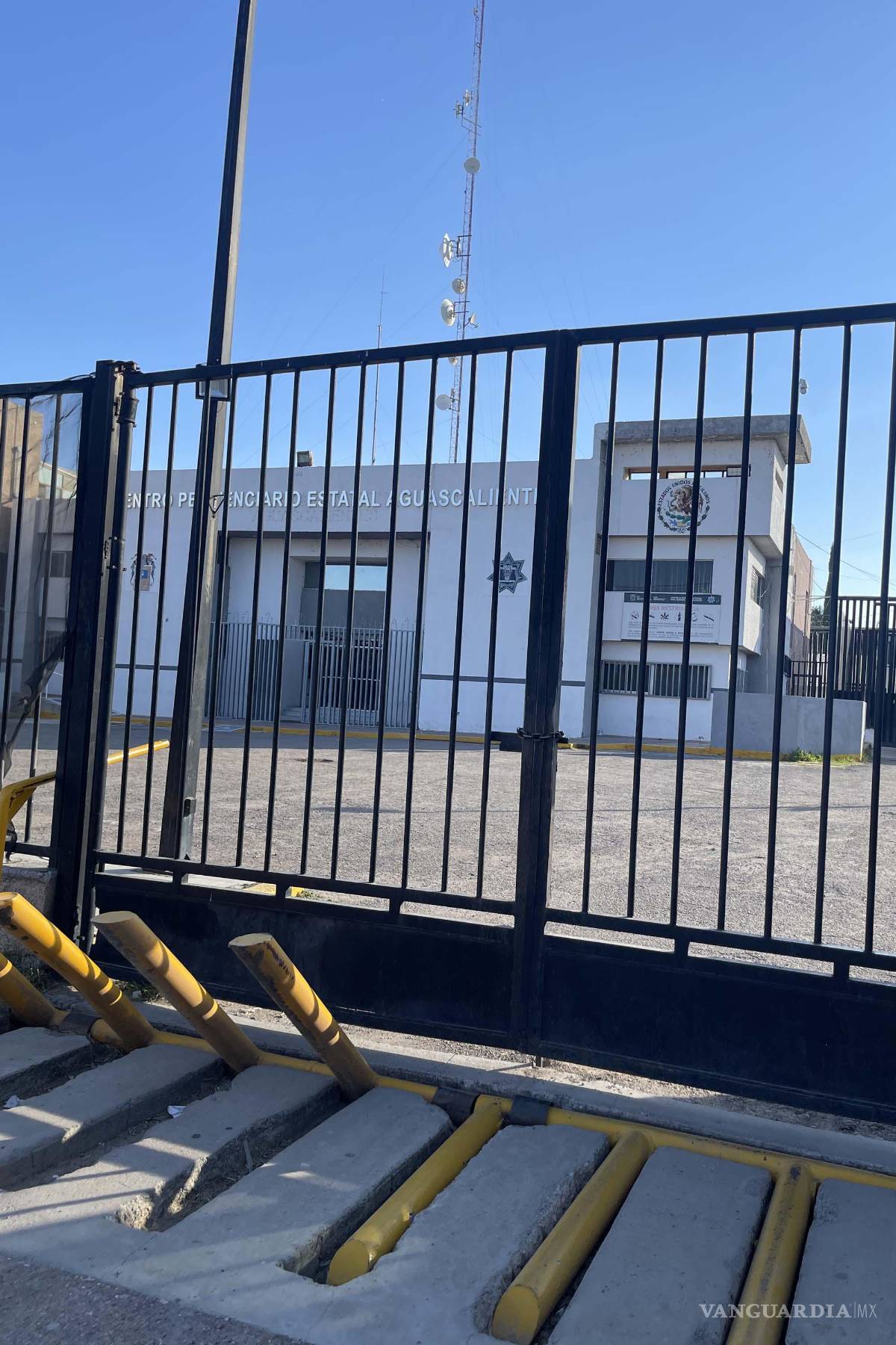 $!Aguascalientes.- 22 de marzo de 2025. El Cereso varonil de la ciudad de Aguascalientes y el penal del municipio El Llano se convirtieron en la última morada de seis presos; a todos los hallaron colgados. Sus familiares aseguran que en la cárcel los extorsionaban.