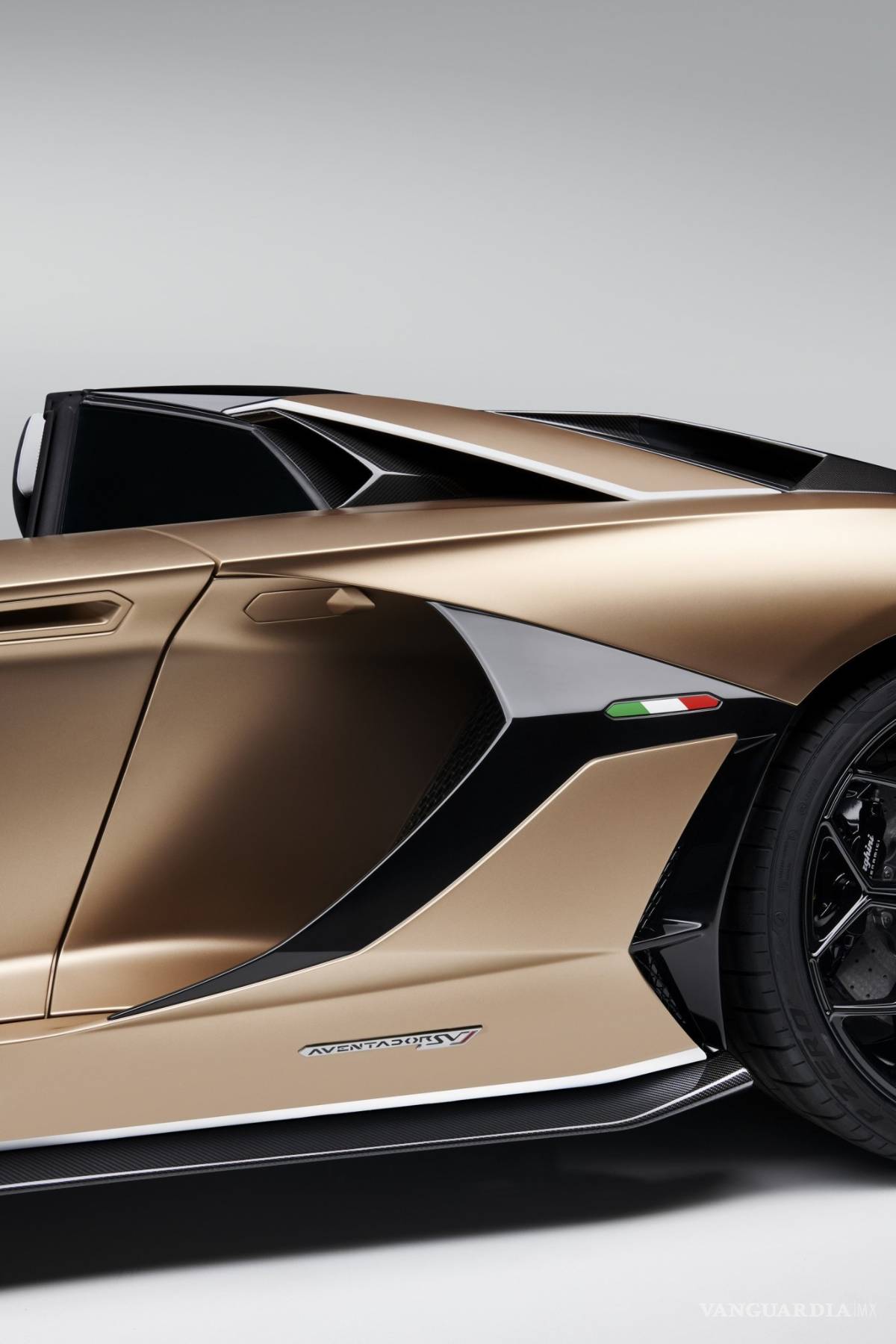 $!Lamborghini Aventador SVJ Roadster, 0 a 100 km/h en 2.9 segundos