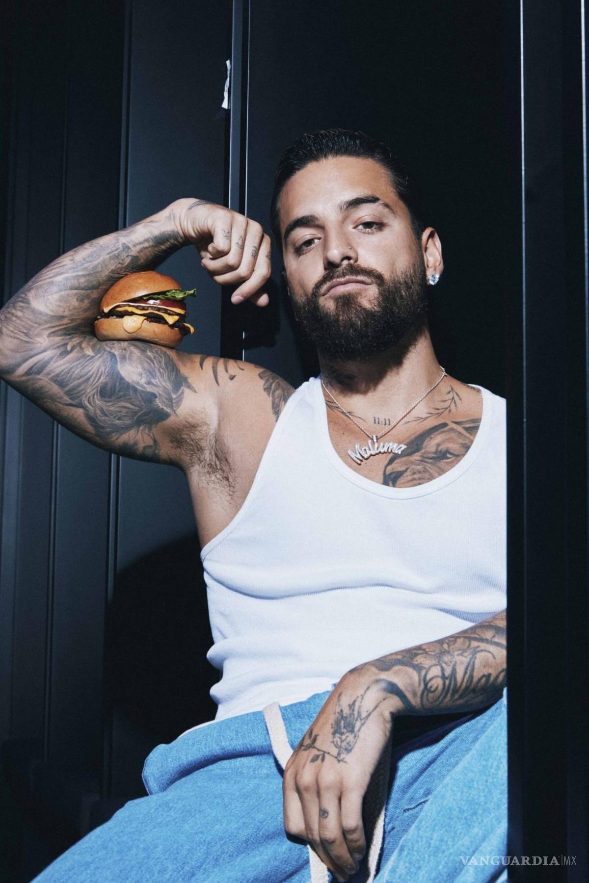 $!El cantante colombiano Maluma promomociona una hamburguesa de su restaurante digital Dembow que estará únicamente enfocado en el delivery.