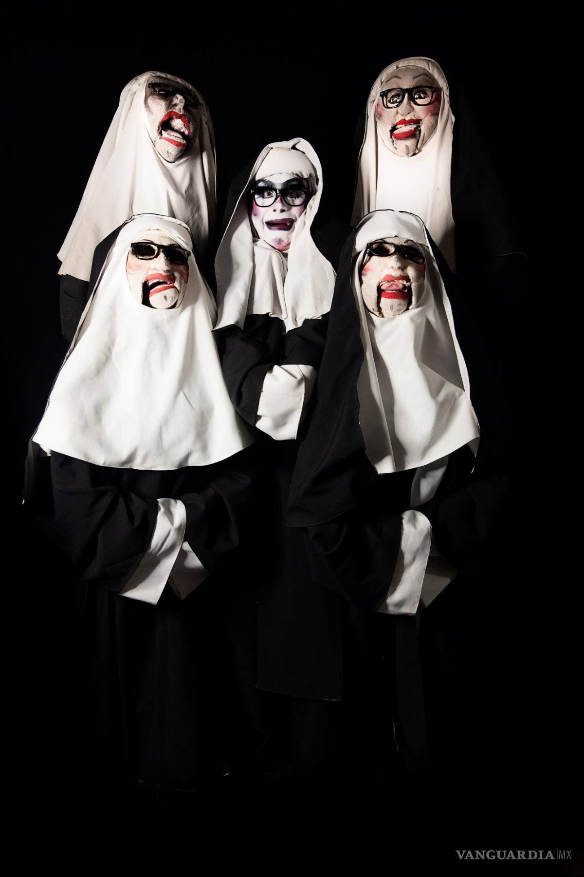 $!Cinco hermanas, cinco monjas y un solo actor, Martin Kent. EFE/Amaia Osuna