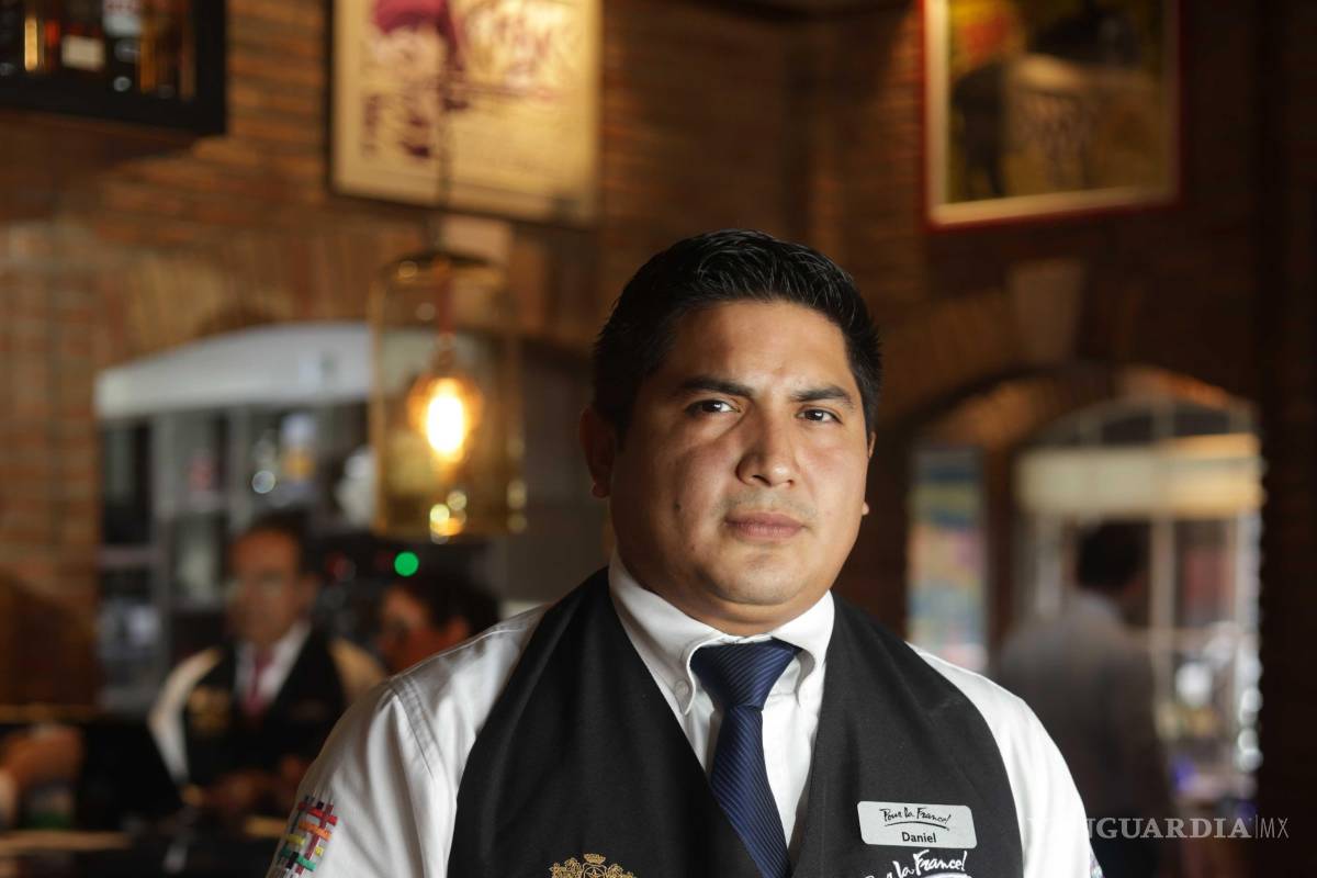 $!La entrega de menús en Braille busca que los comensales con discapacidad visual puedan disfrutar de una experiencia gastronómica más inclusiva y autónoma.