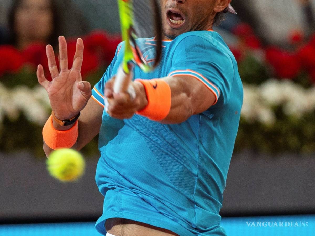 $!Stefanos Tsitsipas le dice adiós a Rafael Nadal del Mutua Madrid Open