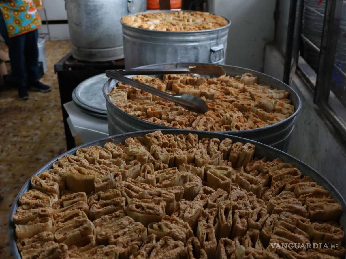 $!Hace 50 años, recuerda doña Paty, la docena de tamales costaba 12 pesos porque era muy barato hacer tamales.