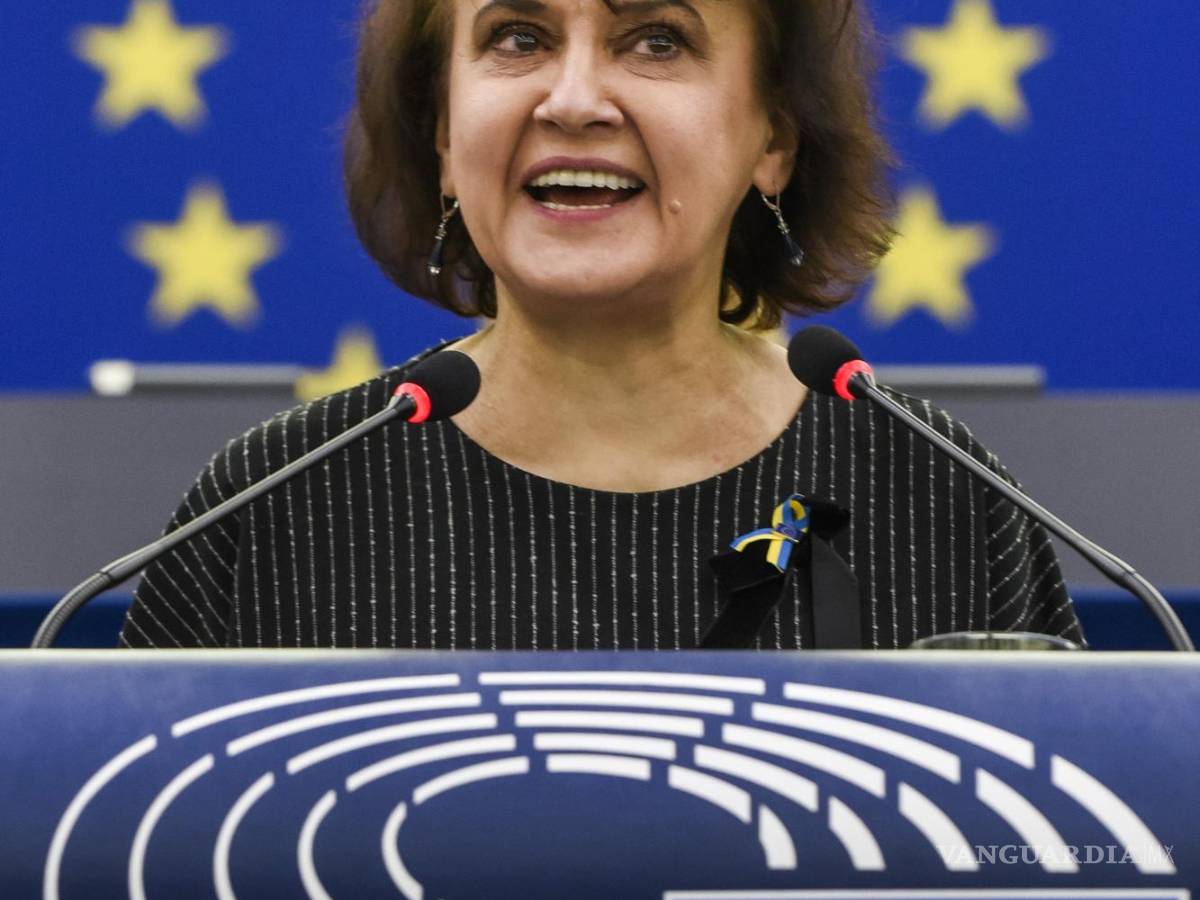 $!La novelista ucraniana Oksana Zabuzhko habla en el Parlamento Europeo para conmemorar el Día Internacional de la Mujer. AP/Pascal Bastien