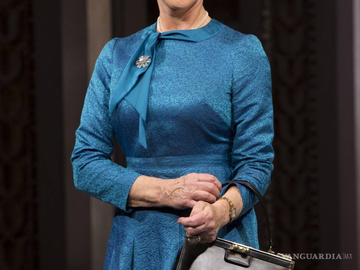 $!Helen Mirren interpreta a la reina Isabel II en la función inaugural de The Audience en Broadway el 8 de marzo de 2015 en Nueva York.