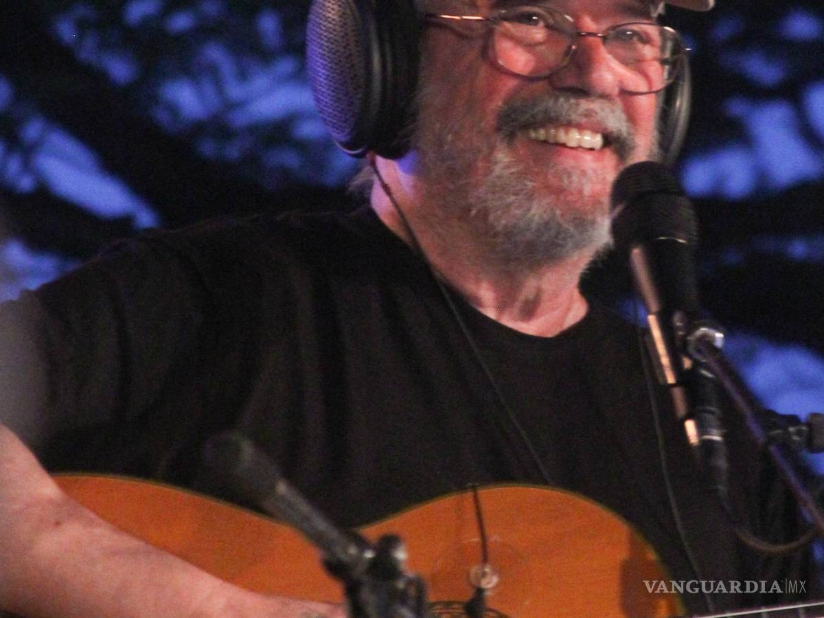 $!"Hojas de la web” recopila la prosa poética de Silvio Rodríguez