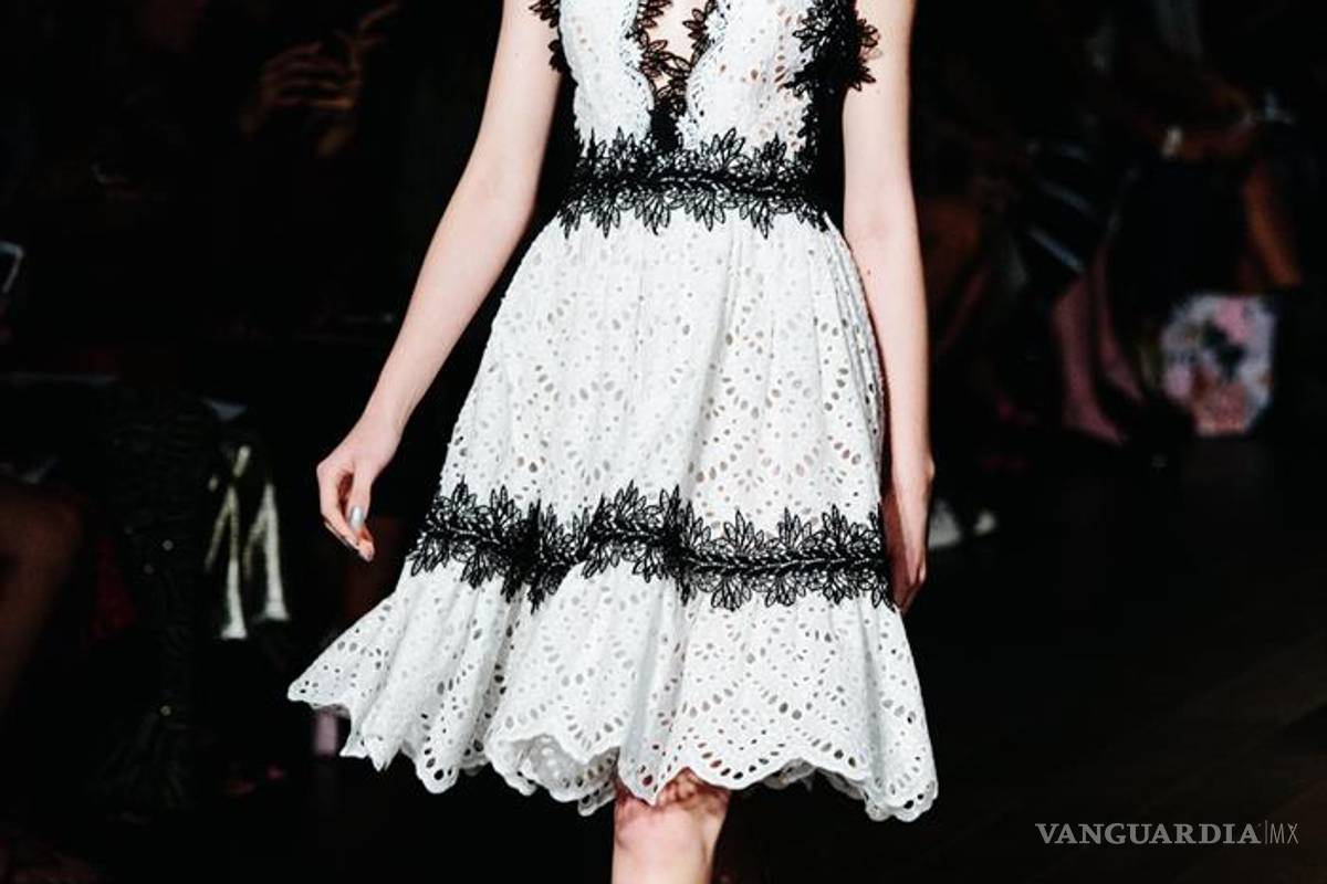 $!La sensualidad y el color de Naeem Khan brillan en la pasarela de Nueva York