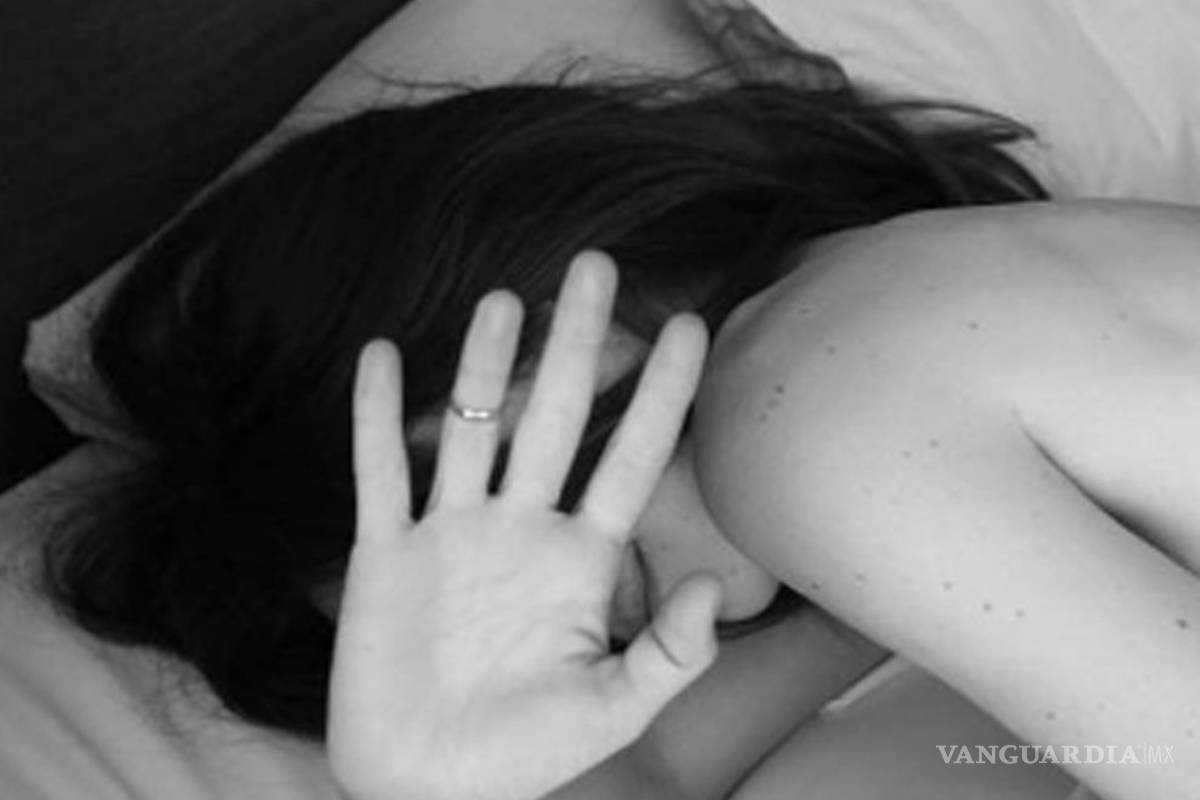 Camila Sodi se desnuda en la bañera