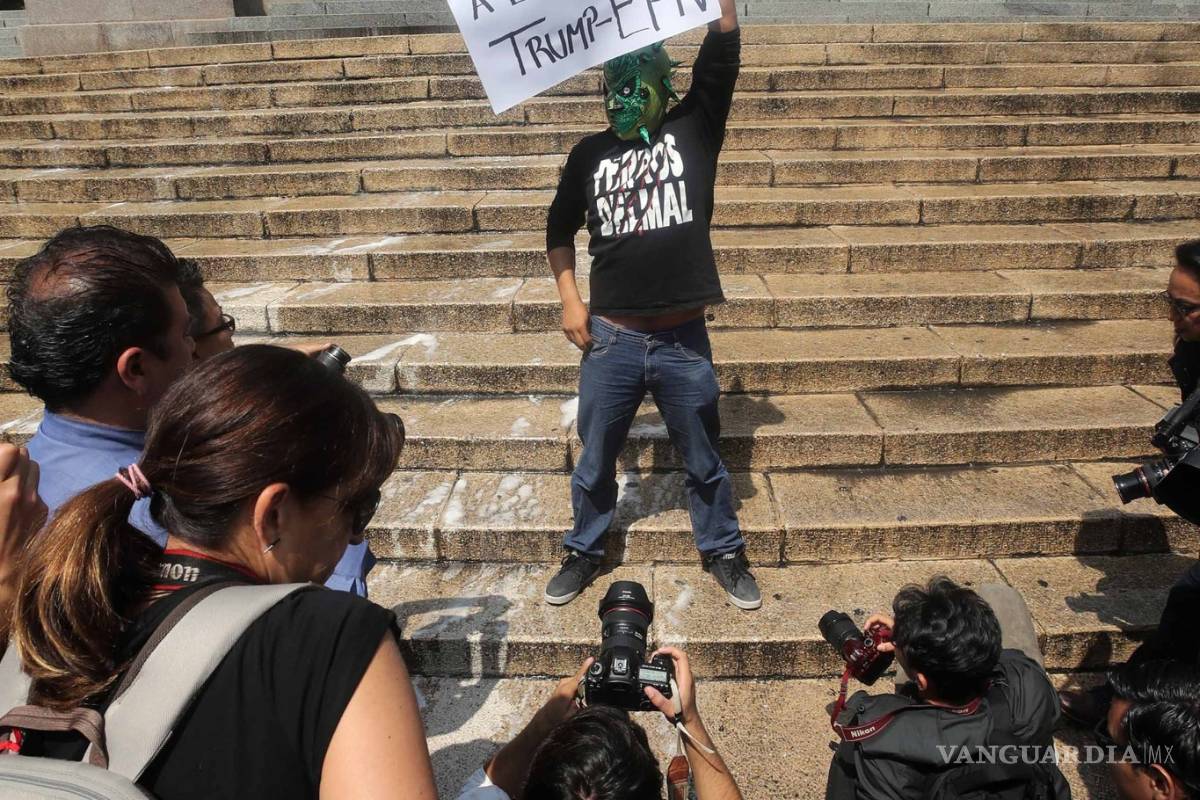 Indignados bajo el Ángel de los triunfos