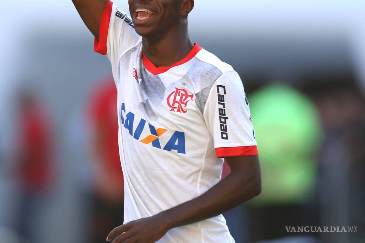 Vinicius la joven &quot;perla&quot; brasileña, firma con Real Madrid