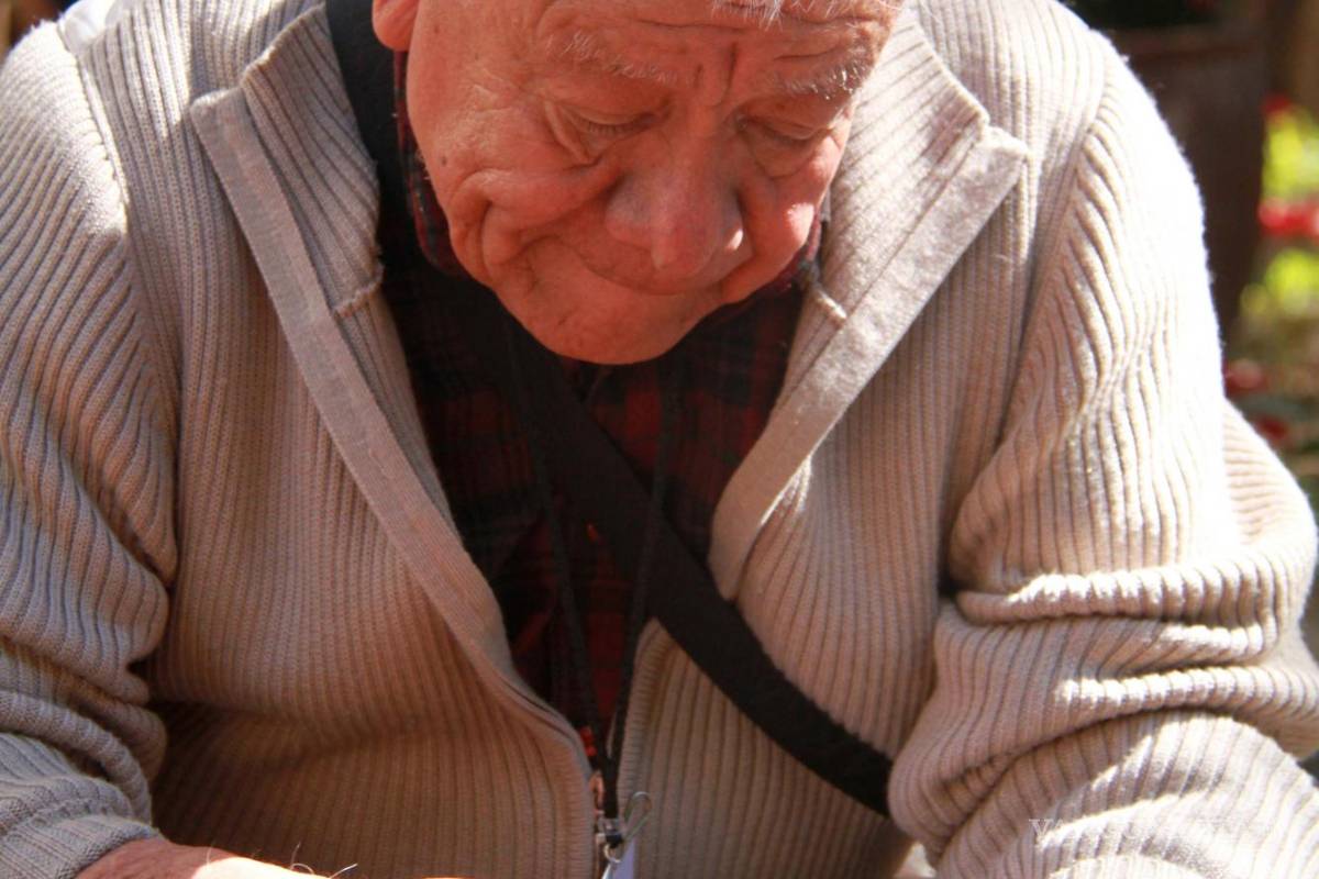 $!Si visitas Oaxaca en diciembre, no te pierdas esta experiencia mágica en la Plaza de la Constitución, donde podrás admirar las asombrosas esculturas de rábanos y sumergirte en la rica cultura de la región.