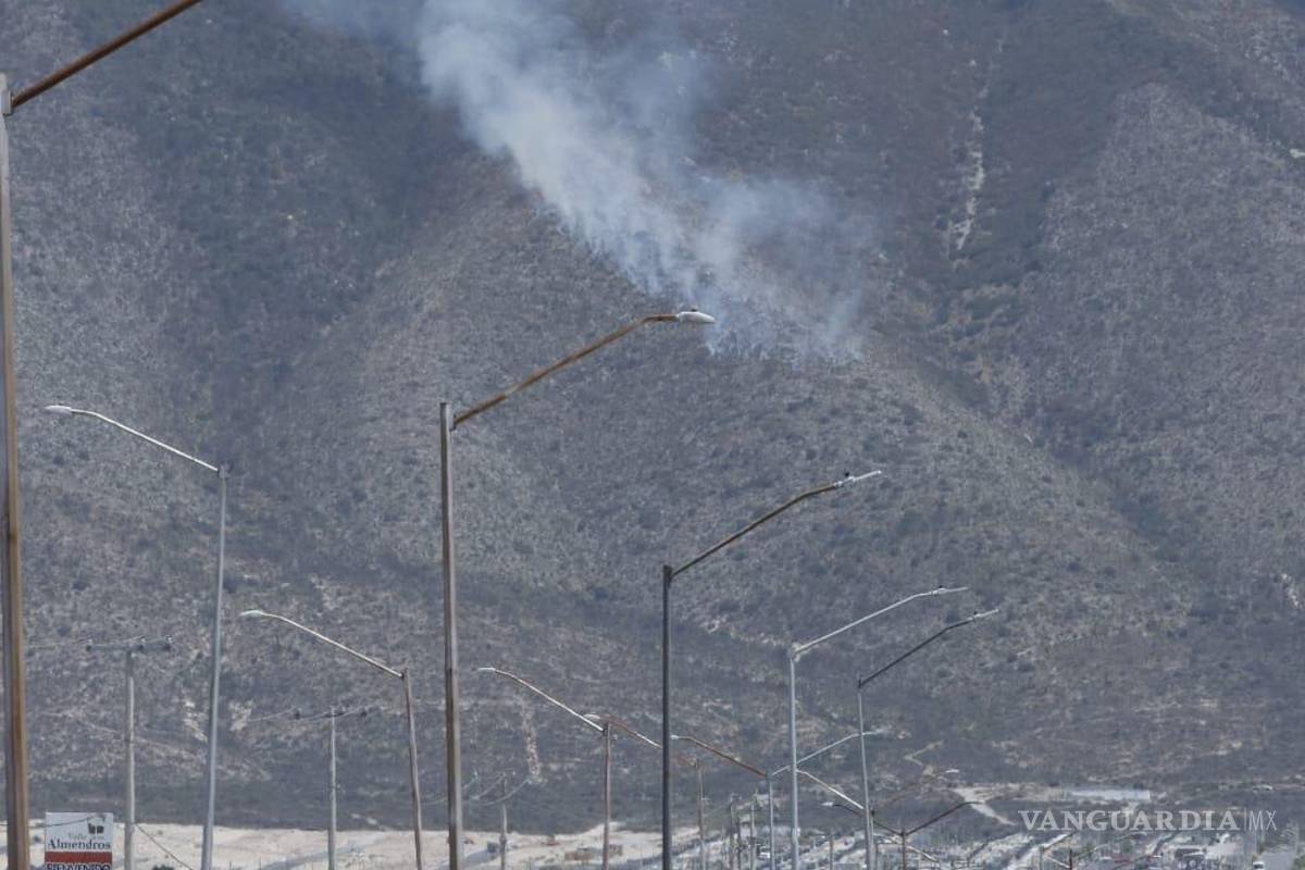 Reportan nuevo incendio en la Sierra de Zapalinamé en Saltillo; llega helicóptero para auxiliar labores