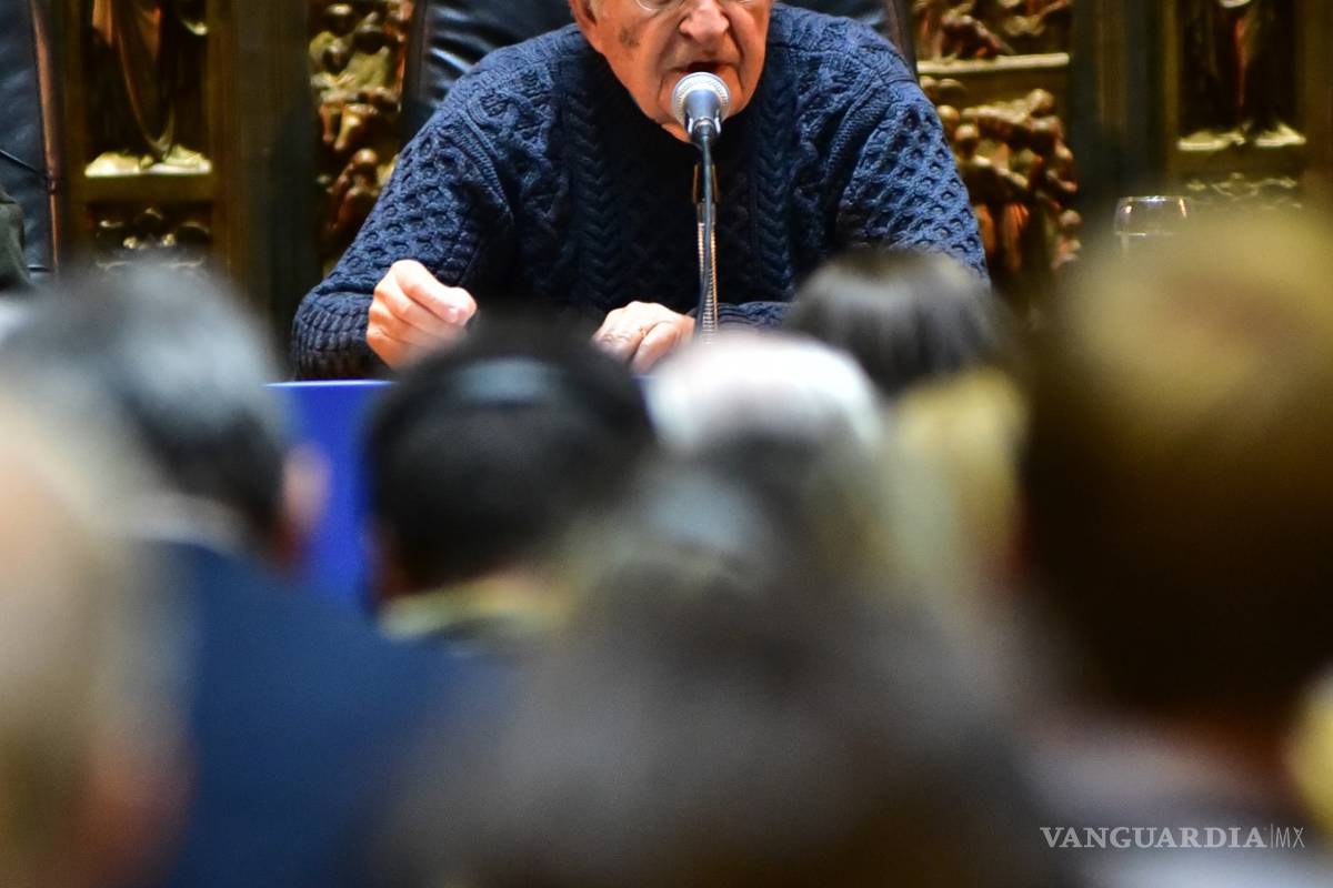 $!Amenaza la corrupción con hundir los procesos progresistas, afirma Noam Chomsky